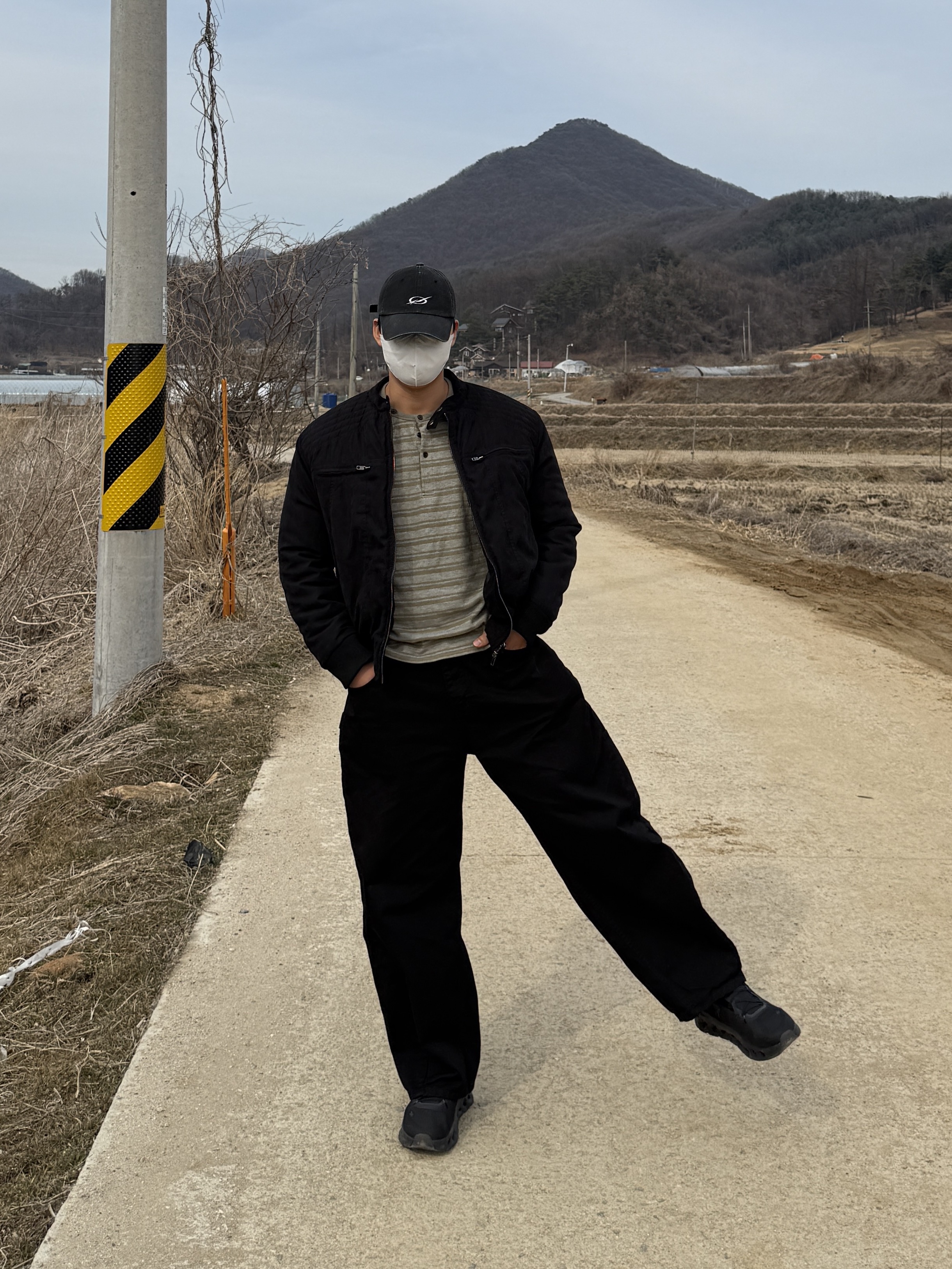 On Running x Post Archive Faction (Paf) Cloudmonster 2 Thorn Brown, On Running x Post Archive Faction (Paf) Cloudventure Peak All Black 착용 스타일 - 2