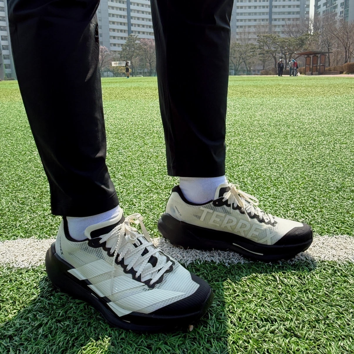Adidas x Billy’s Terrex Agravic TT Off White 착용 스타일 - 1