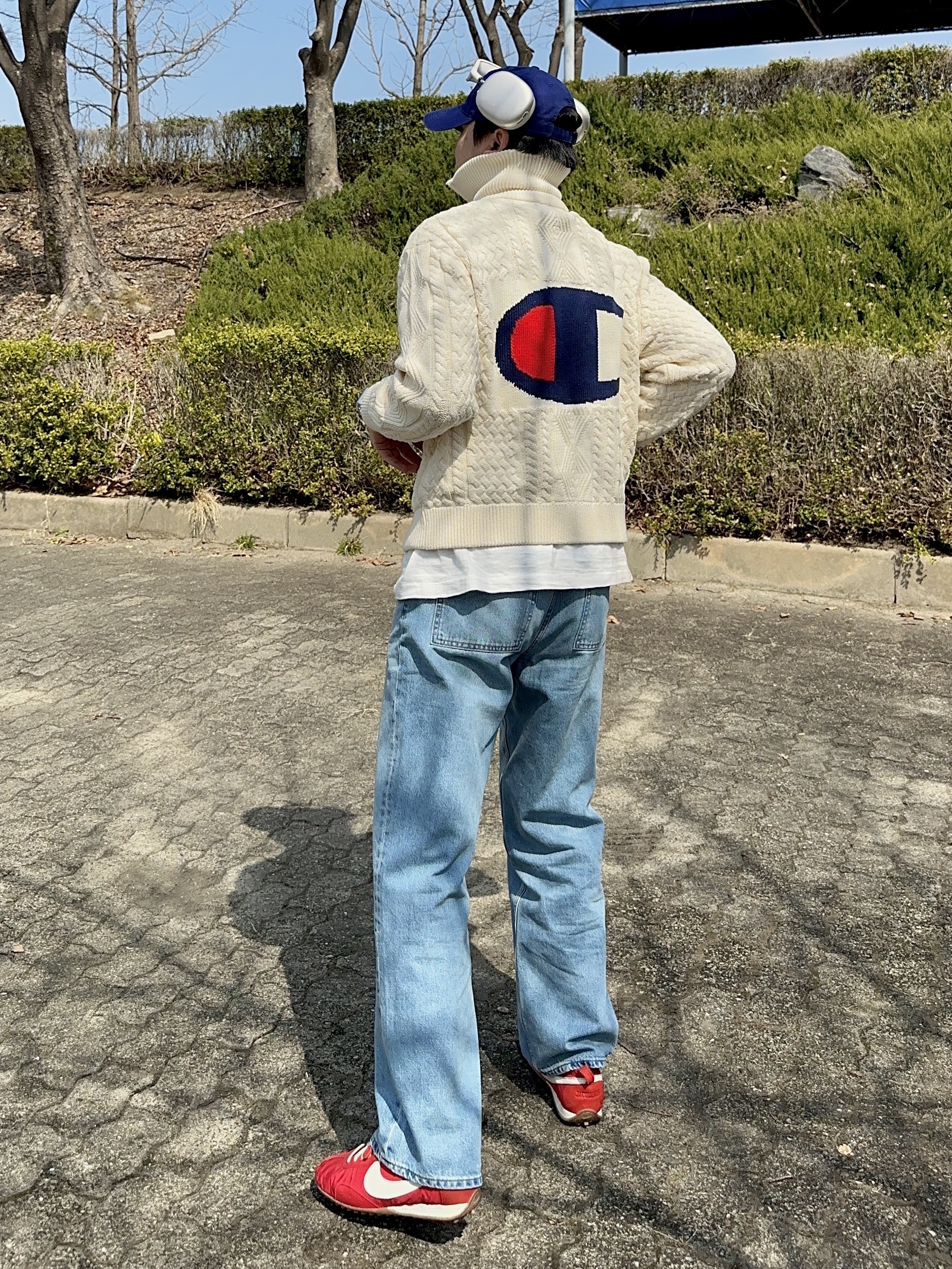Zara x Champion Jacquard Cable Knit Cardigan Ecru, Uniqlo x JW Anderson Straight Jean Blue - KR 착용 스타일 - 3