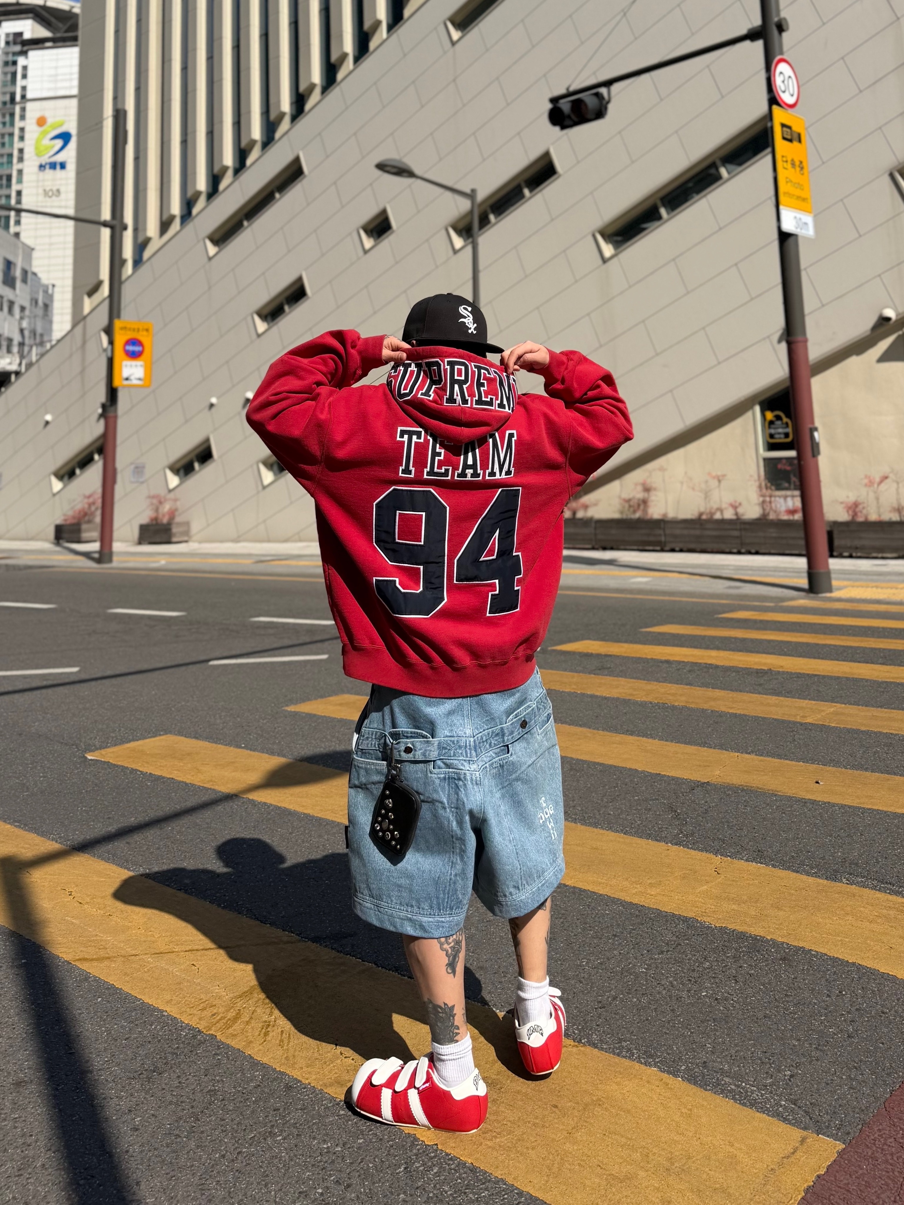 Supreme Team 94 Hooded Sweatshirt Red - 25SS 착용 스타일 - 6