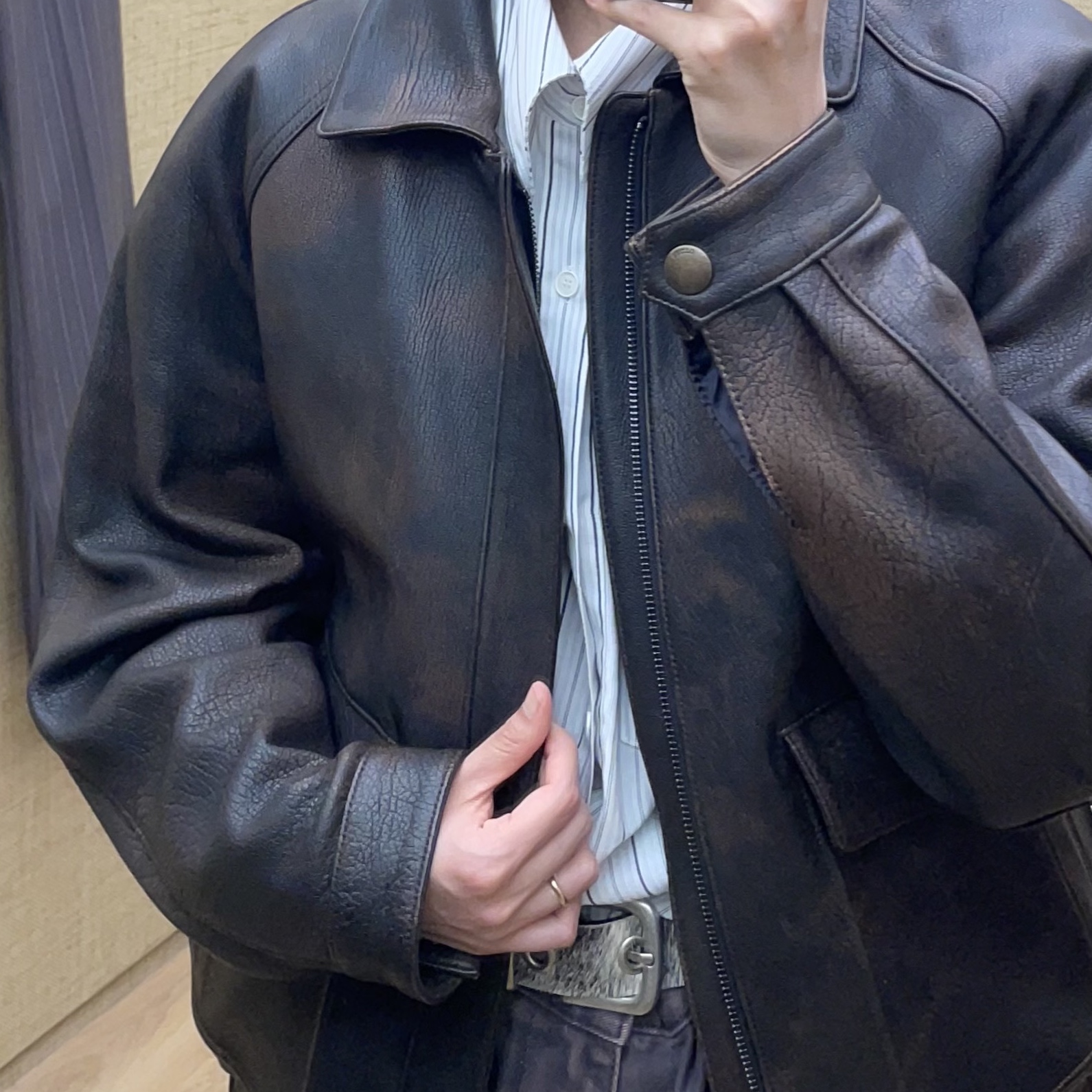 Recto Vintage Effect Leather Bomber Vintage Brown 착용 스타일
