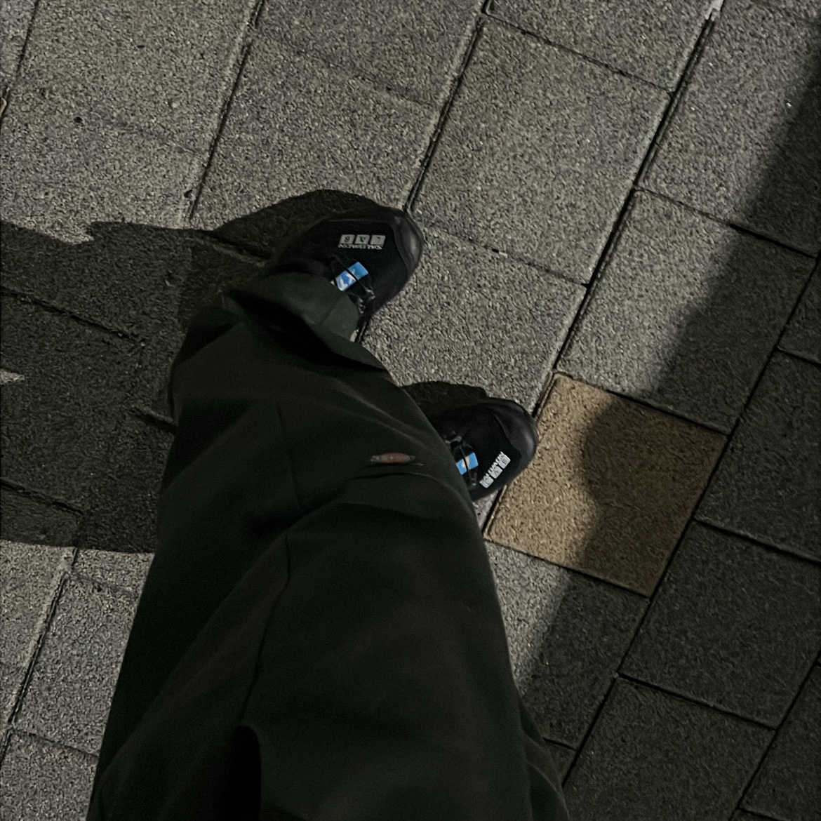 Salomon XT-4 Black Silver Metallic 착용 스타일