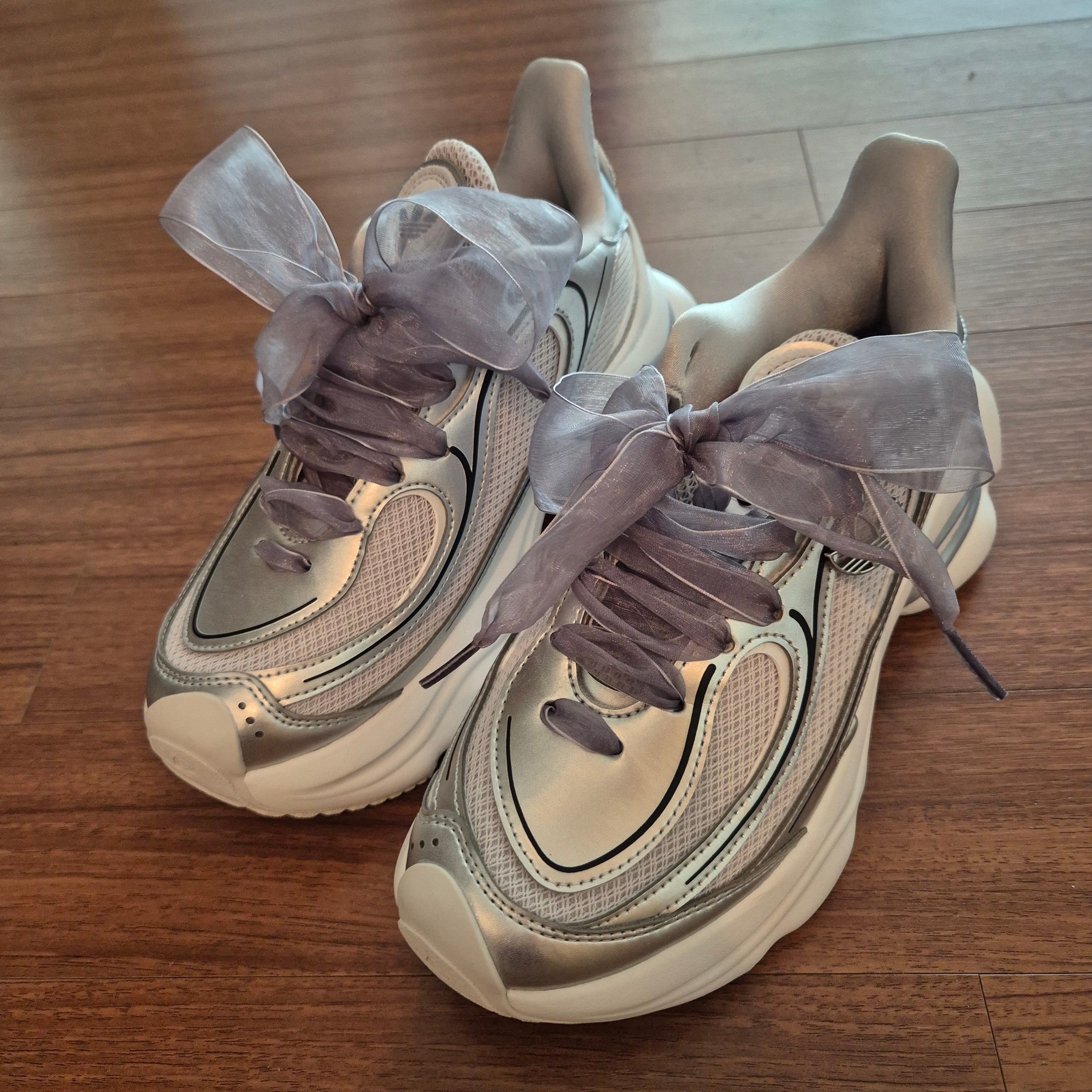 (W) Adidas Ozvenuz Silver Metallic Grey One 착용 스타일 - 1
