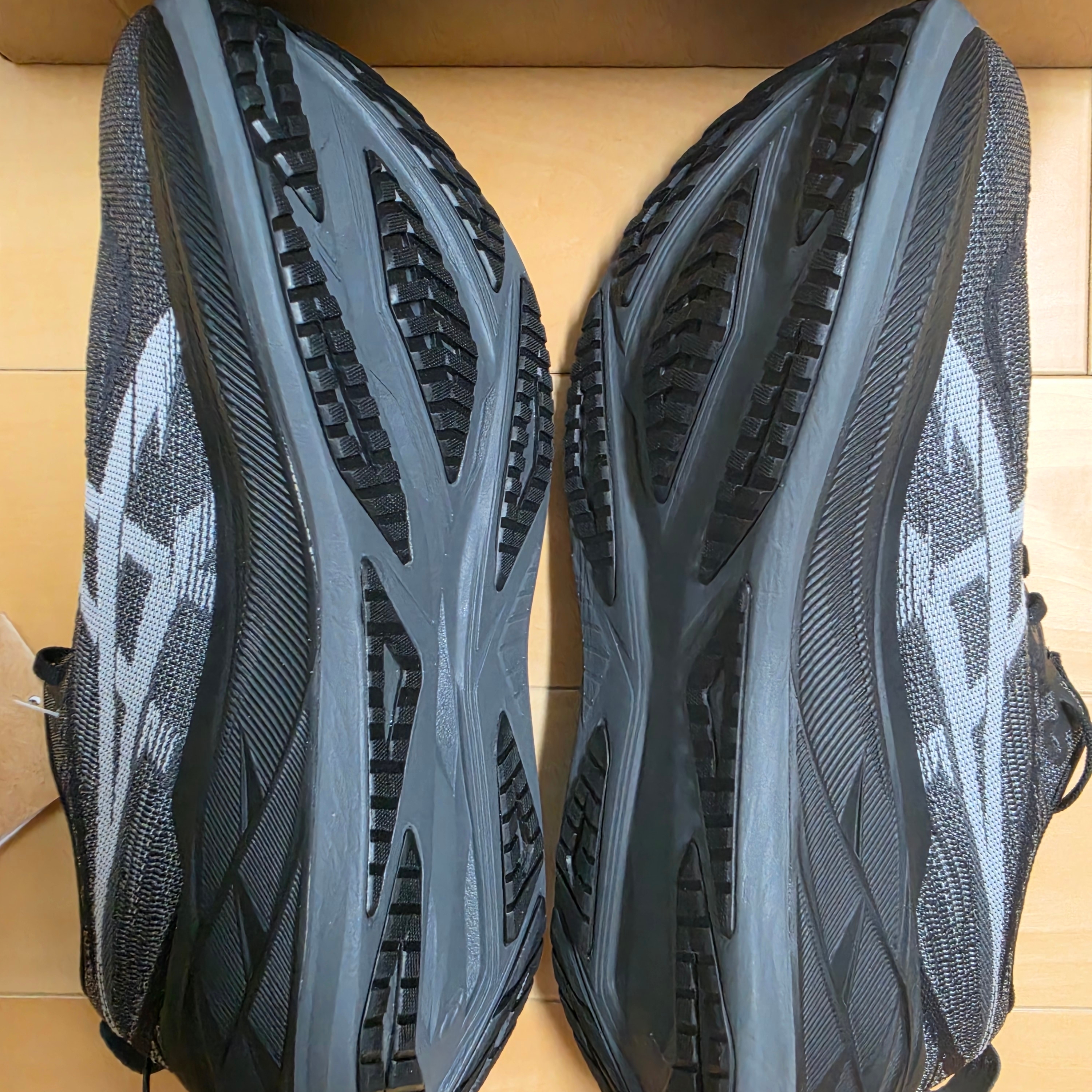 Asics Superblast 2 Black White 착용 스타일 - 8