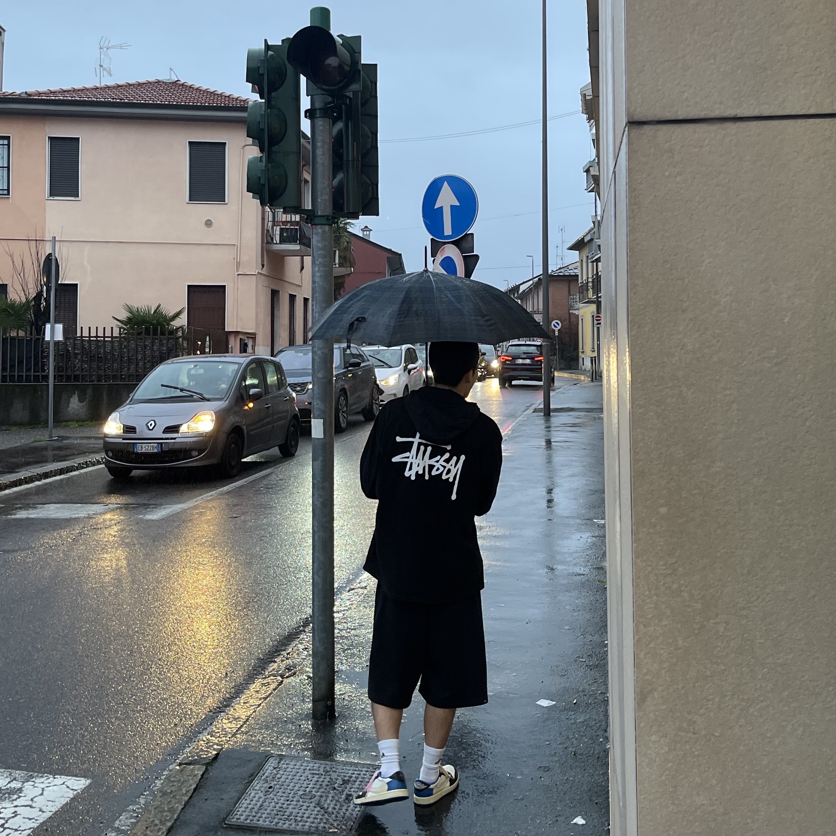 Stussy Basic Stussy LS T-Shirt Black, Jordan 1 x Travis Scott x Fragment Retro Low OG SP Military Blue 착용 스타일