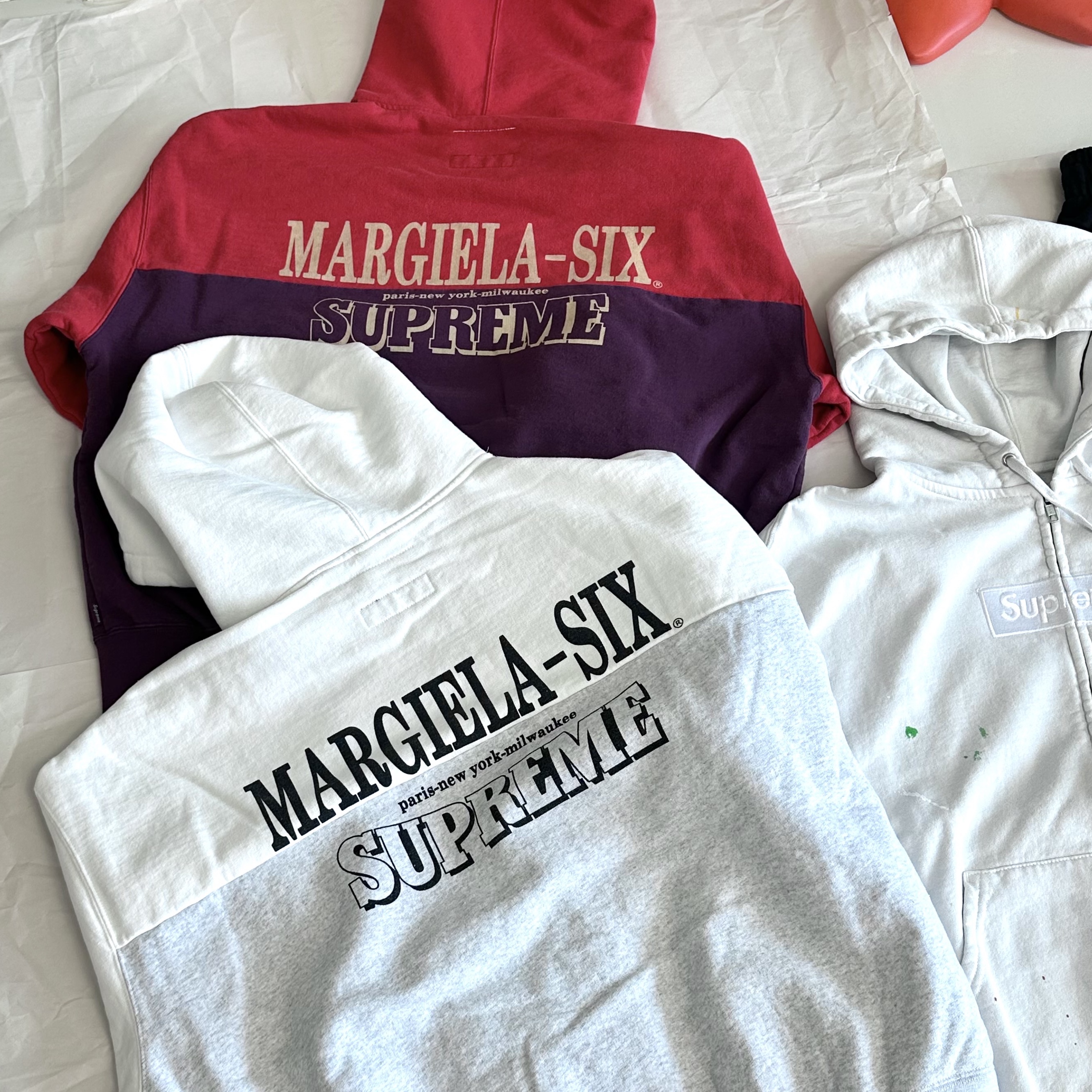 Supreme x MM6 Maison Margiela Box Logo Zip Up Hooded Sweatshirt White - 26SS, Supreme x MM6 Maison Margiela Eagle Zip Up Hooded Sweatshirt Ash Grey - 26SS ์ฐฉ์ฉ ์คํ์ผ - 4