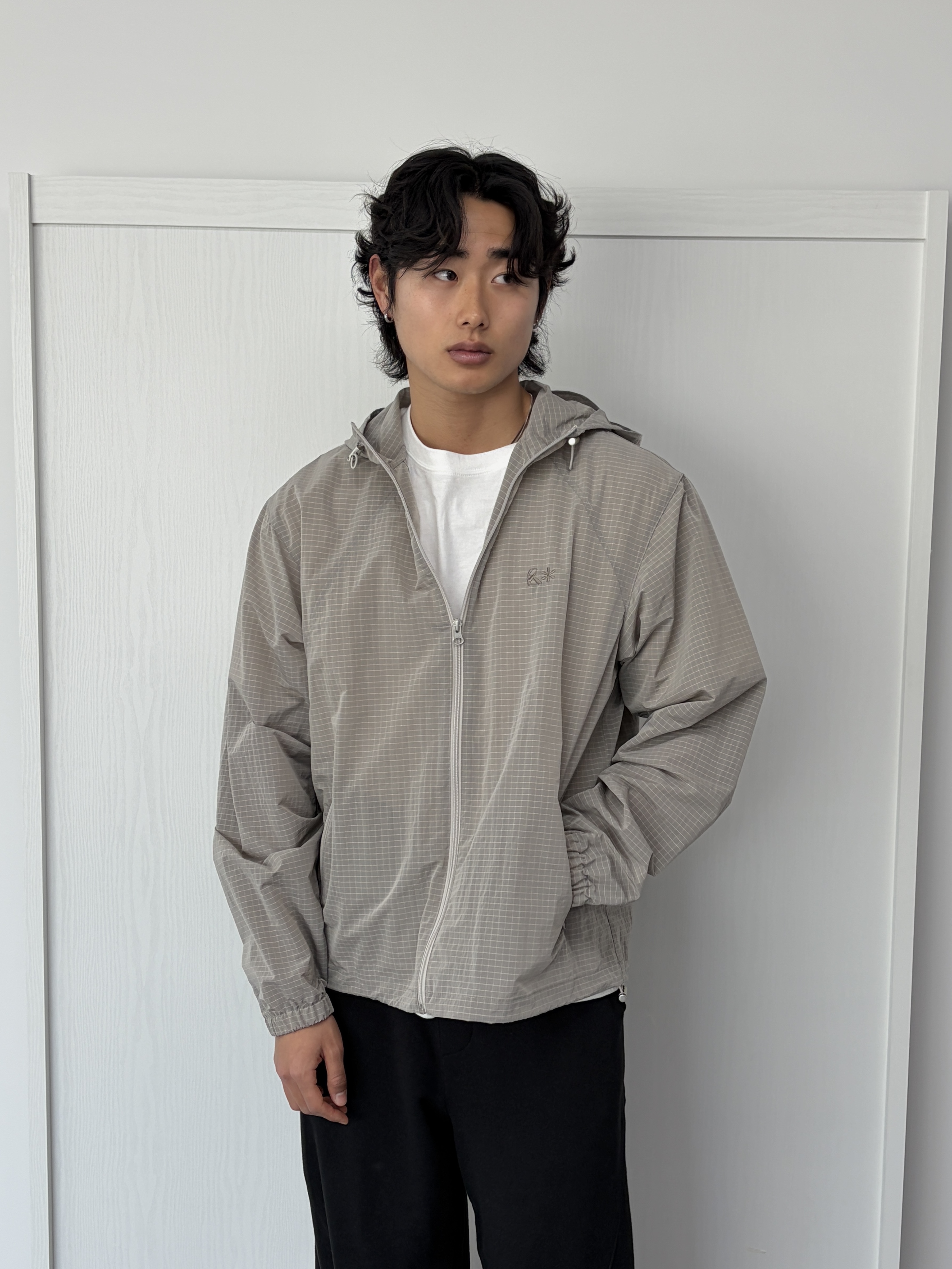 Riomeu Unbal Curved Line Windbreaker Jacket Gray 착용 스타일 - 5