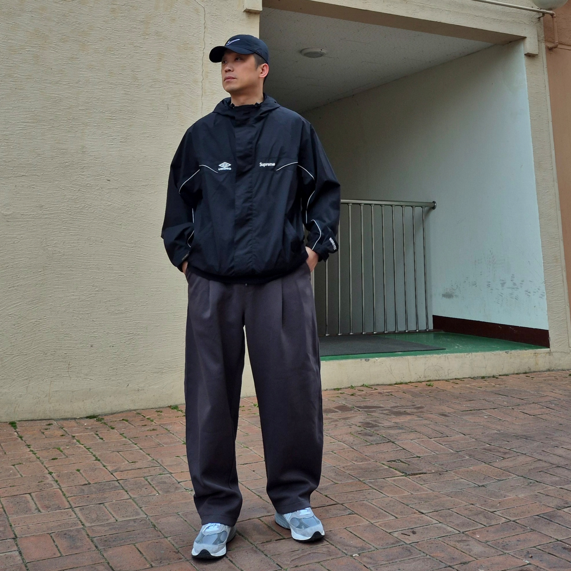 New Balance 993 Made in USA Grey - D Standard, Supreme x Umbro Gore-Tex Hooded Jacket Black - 25SS 착용 스타일 - 2