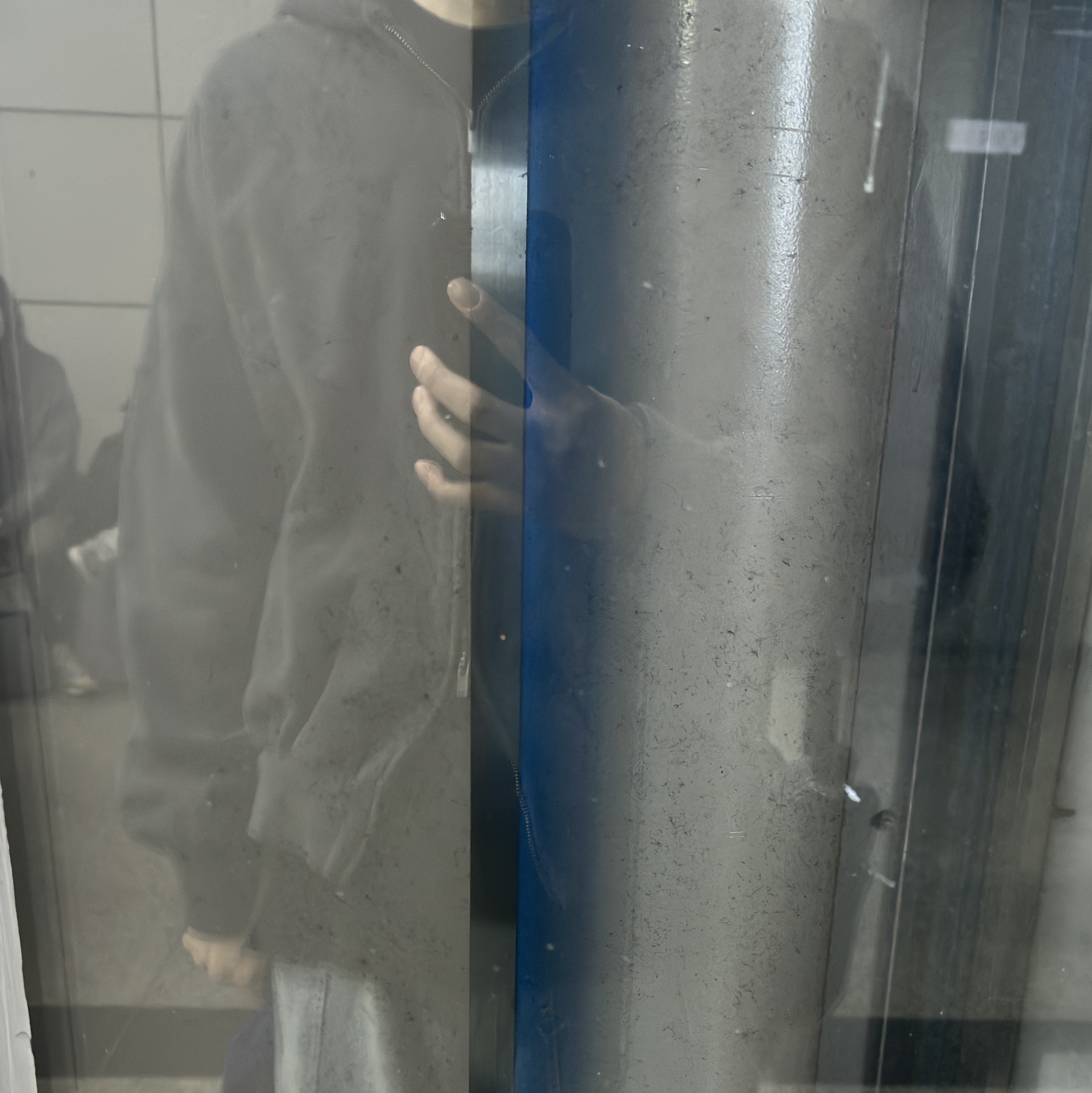 Essentials Embroidered Classic Full Zip Hoodie Vintage Black - 25FW 착용 스타일