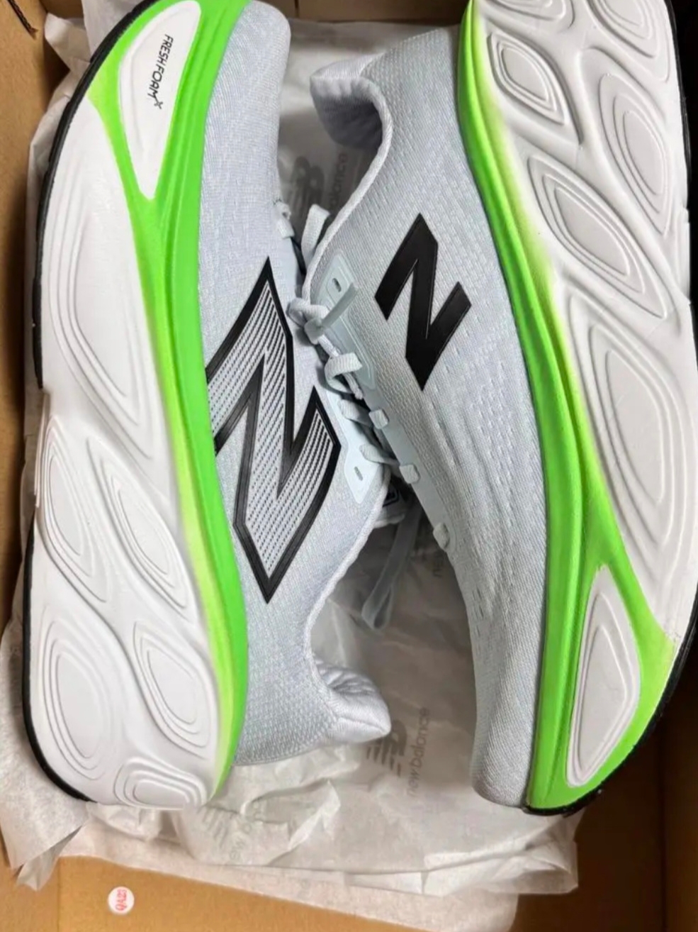 New Balance Fresh Foam X More v5 Ice Blue Electric Jade - D Standard 착용 스타일