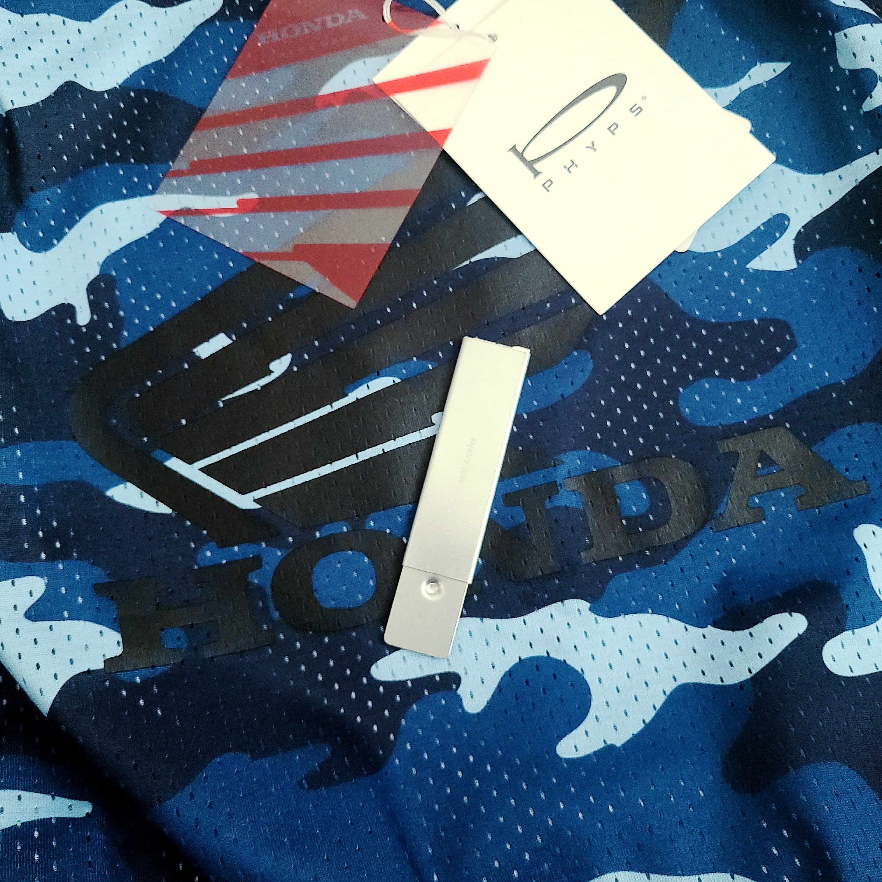 Honda Original Wing logo Mesh Sleeveless Camo Blue, Millo Archive Campaign Logo Box Cutter Silver 착용 스타일