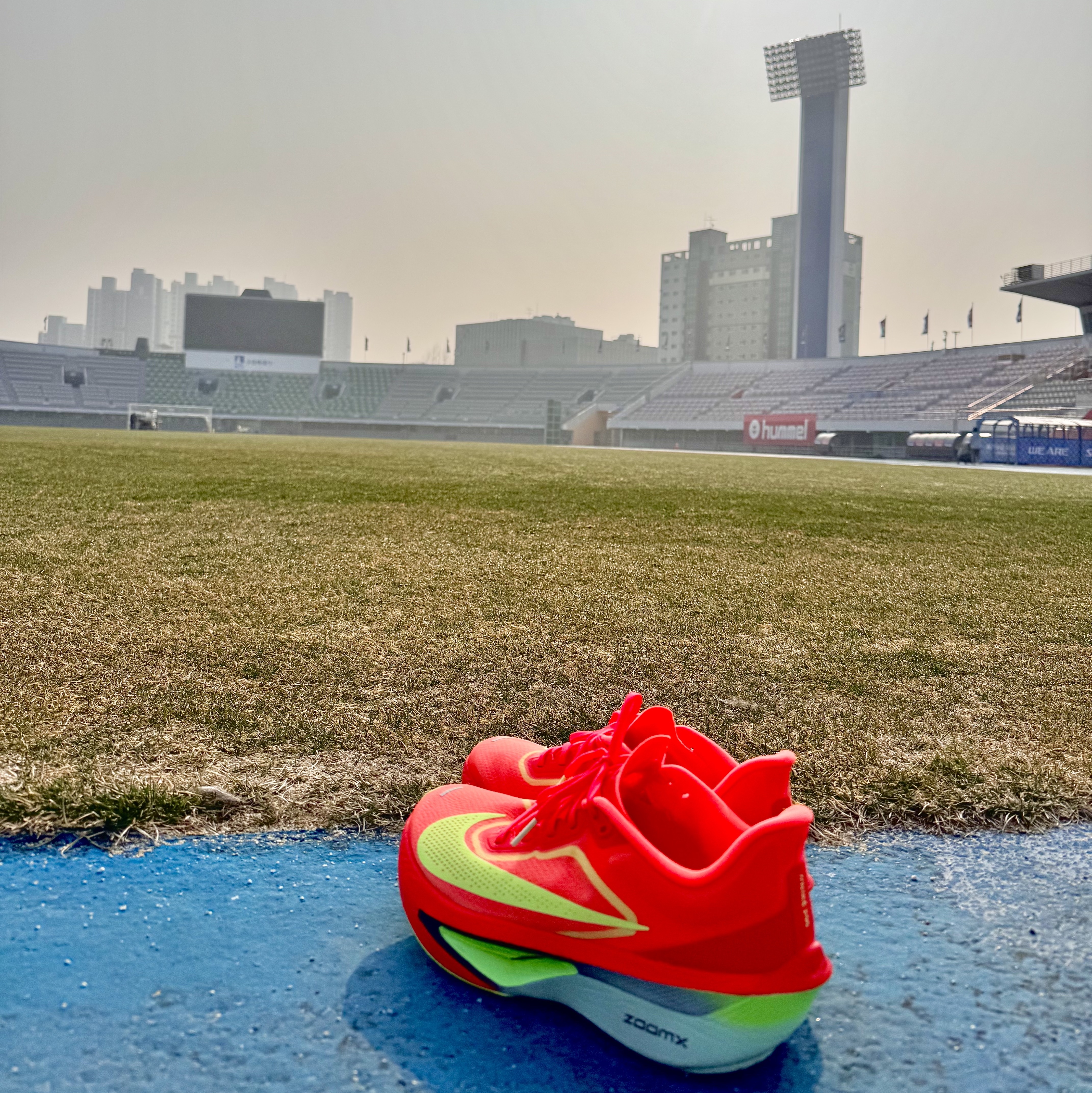 Nike Zoom Fly 6 Bright Crimson Lime Blast 착용 스타일 - 3