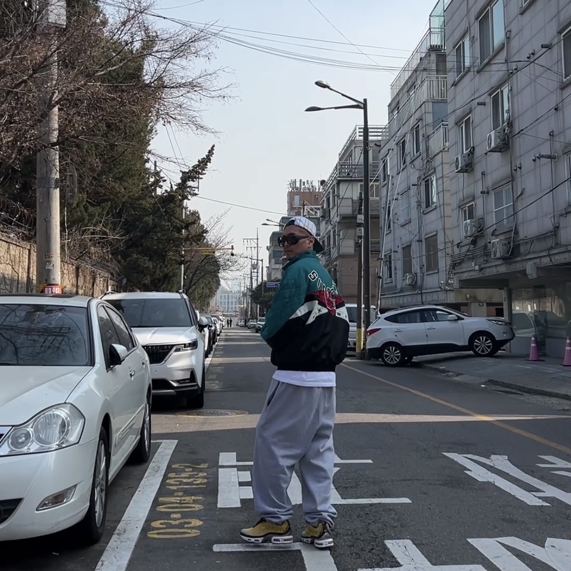 Supreme x MM6 Maison Margiela Split Stadium Jacket Black - 26SS, Corteiz Mini Island Sweatpant Heather Grey 착용 스타일 - 6