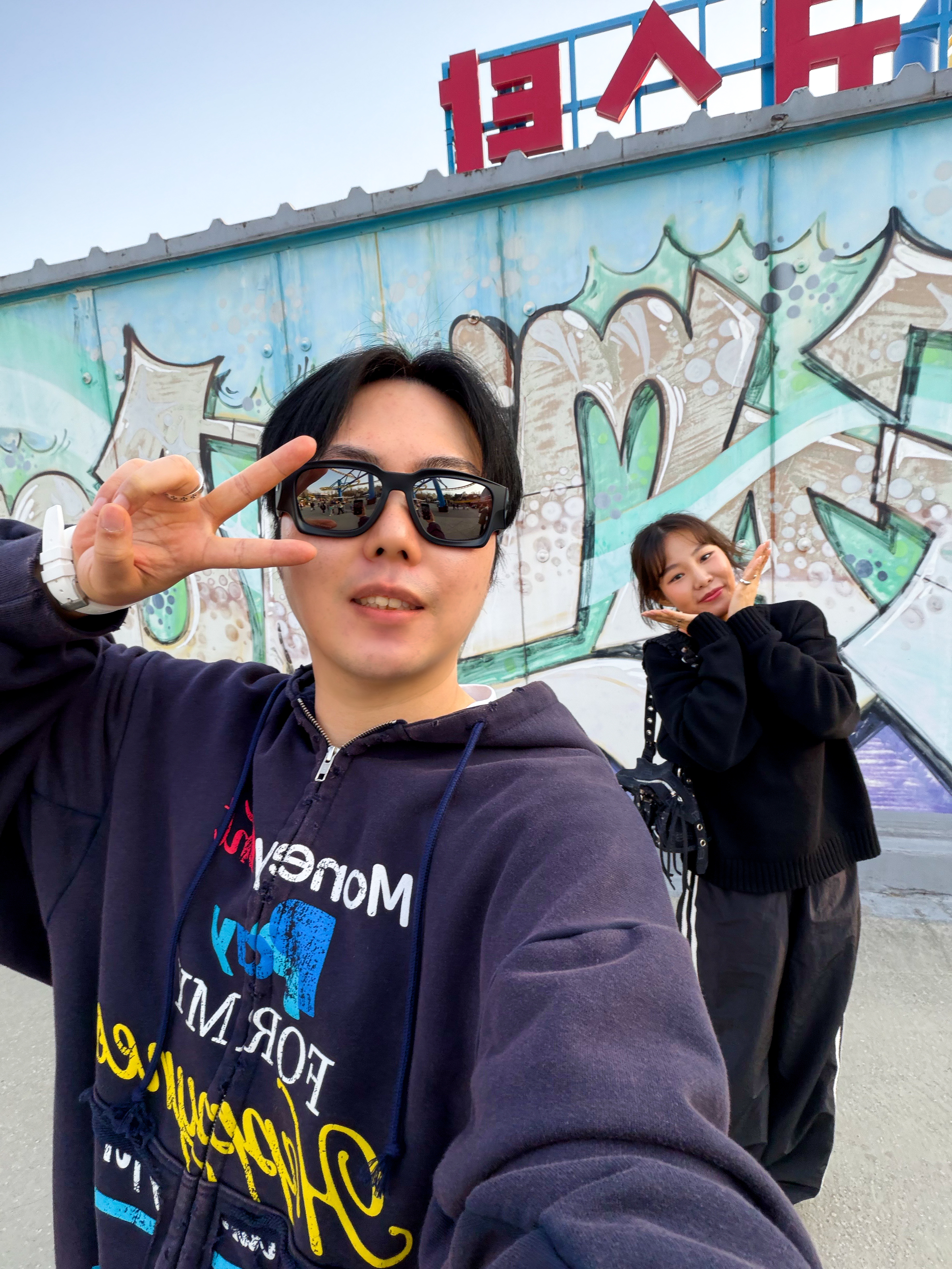 Oakley Valve Polished Black Frame Black Iridium Lenses High Bridge Fit, Project G/R Happiness Zip Hoodie Navy 착용 스타일 - 2