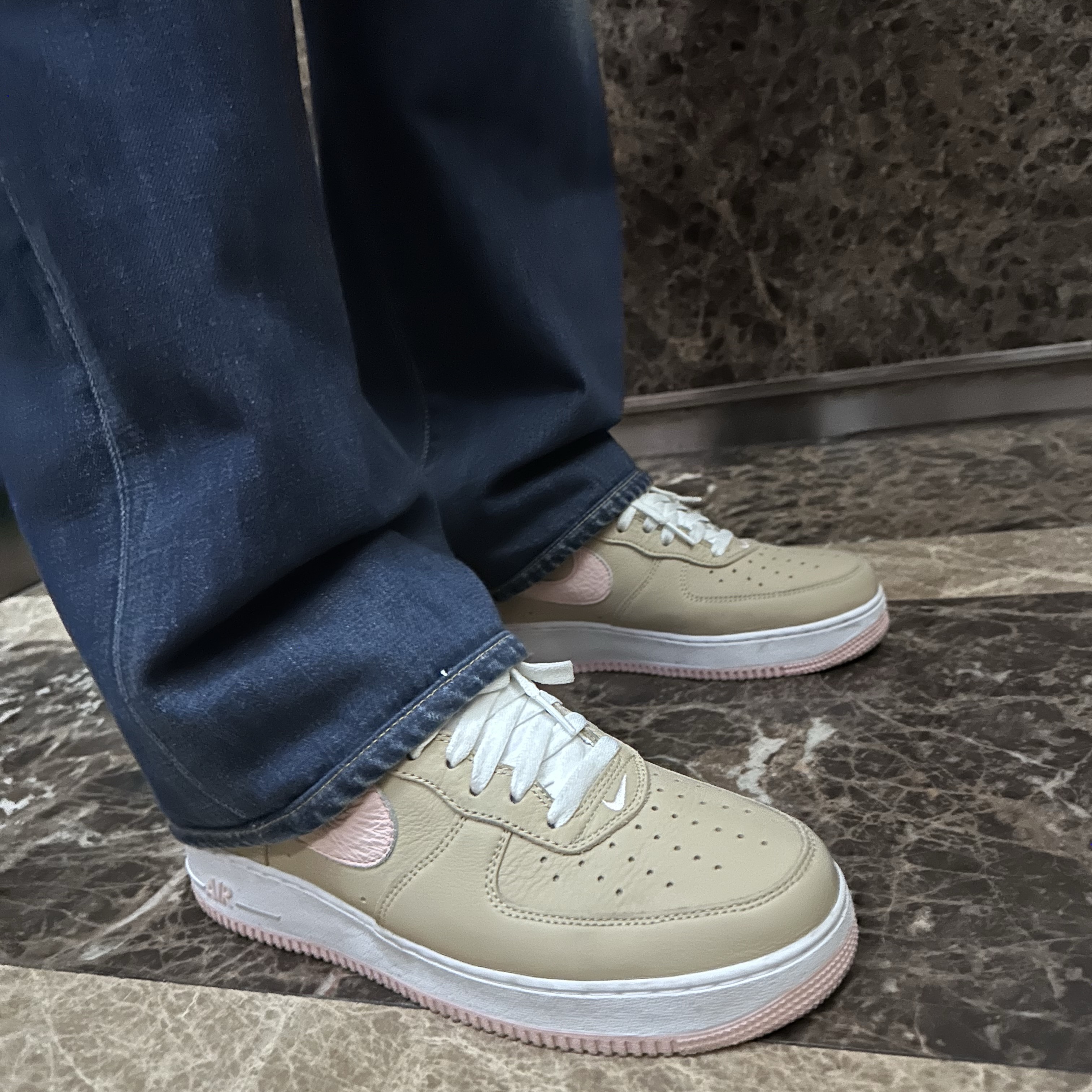 (W) Nike NSW Oversized Track Jacket Midnight Navy Black - Asia, Alex Zono x Woodz New Paths Await Trucker Hat Beige 착용 스타일 - 3