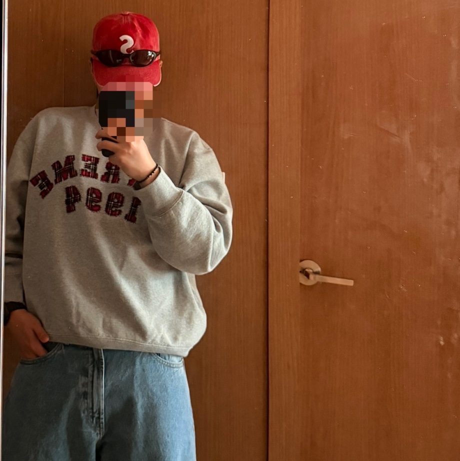Supreme Plaid Arc Crewneck Heather Grey - 26SS, Supreme Pigment Coated S Logo 6-Panel Red - 26SS 착용 스타일