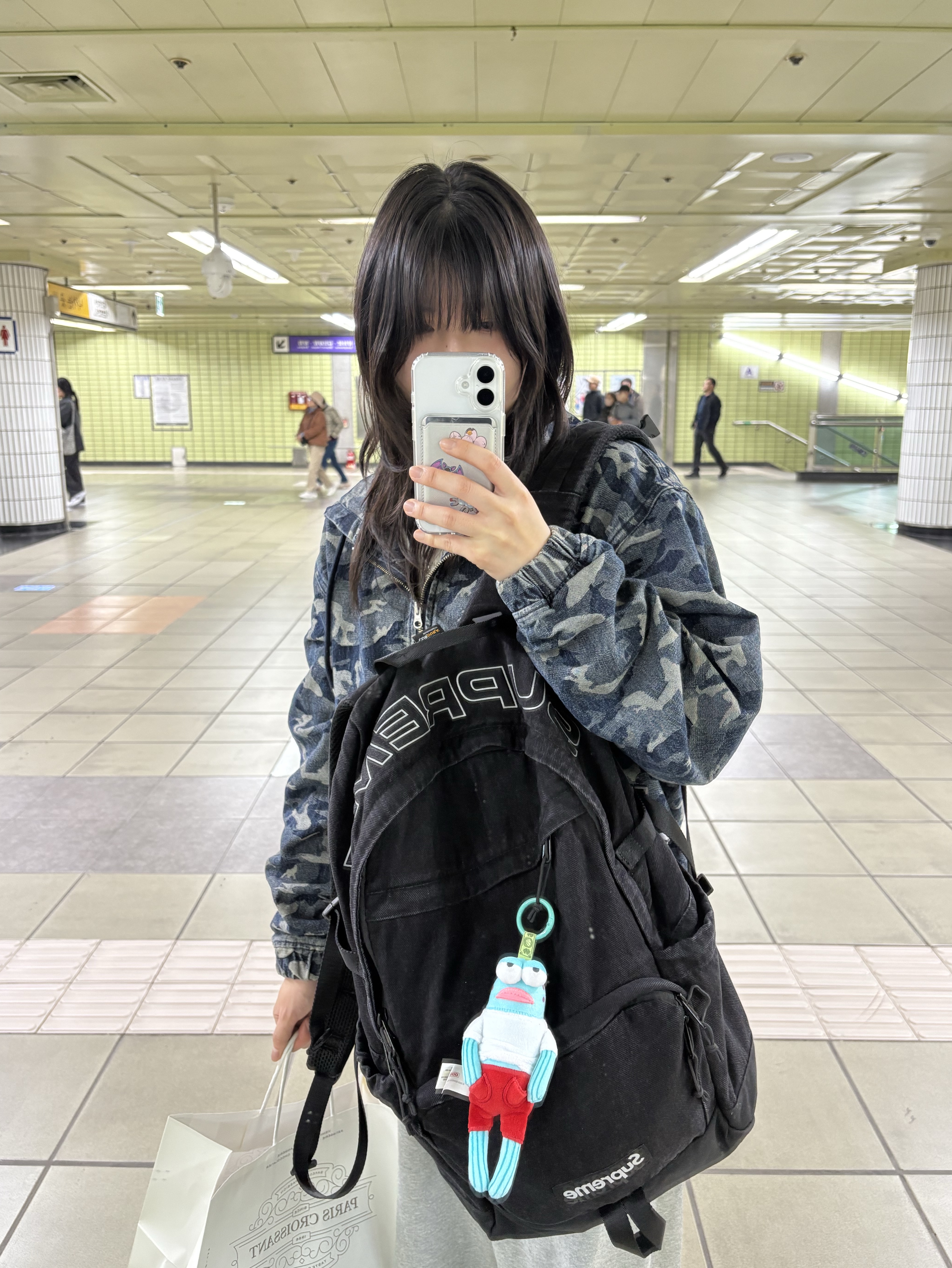Maison Mihara Yasuhiro Peterson OG Sole Canvas Low Sneakers Black, Supreme Denim Backpack Black - 25FW 착용 스타일 - 2