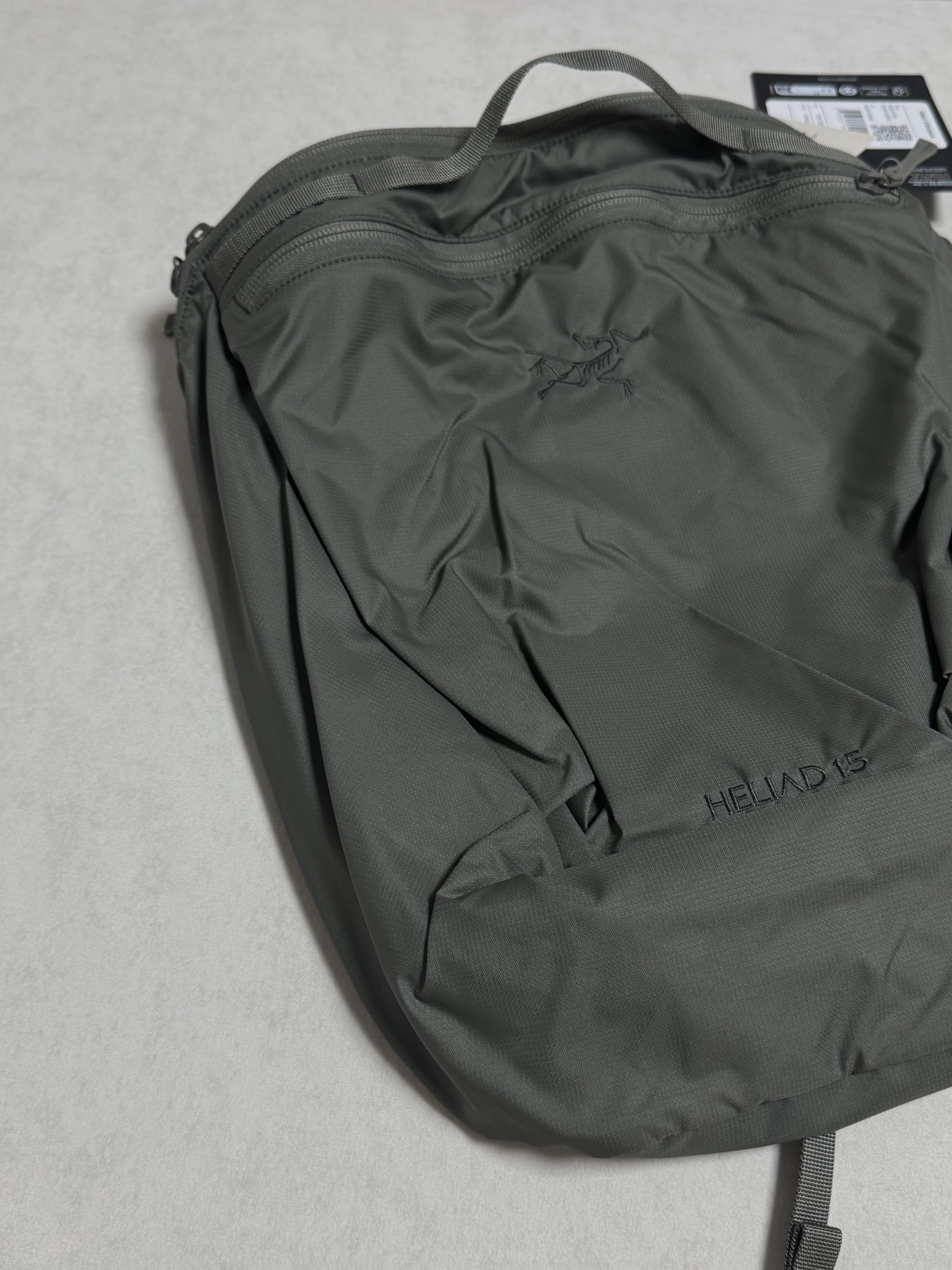 Arc'teryx Heliad 15 Backpack Forage, Arc'teryx Heliad 15 Backpack Nightscape 착용 스타일 - 1