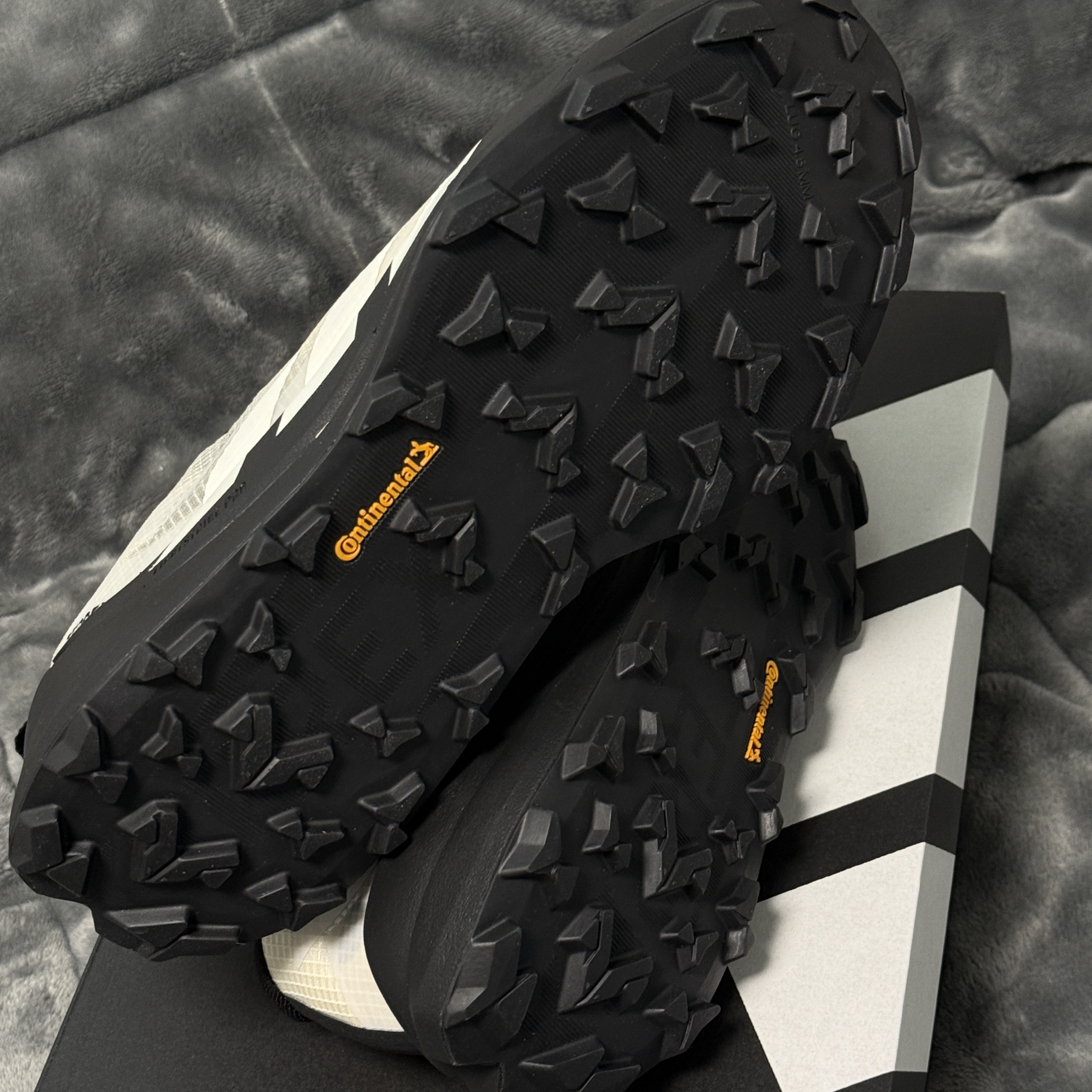 Adidas x Billy’s Terrex Agravic TT Off White 착용 스타일 - 8