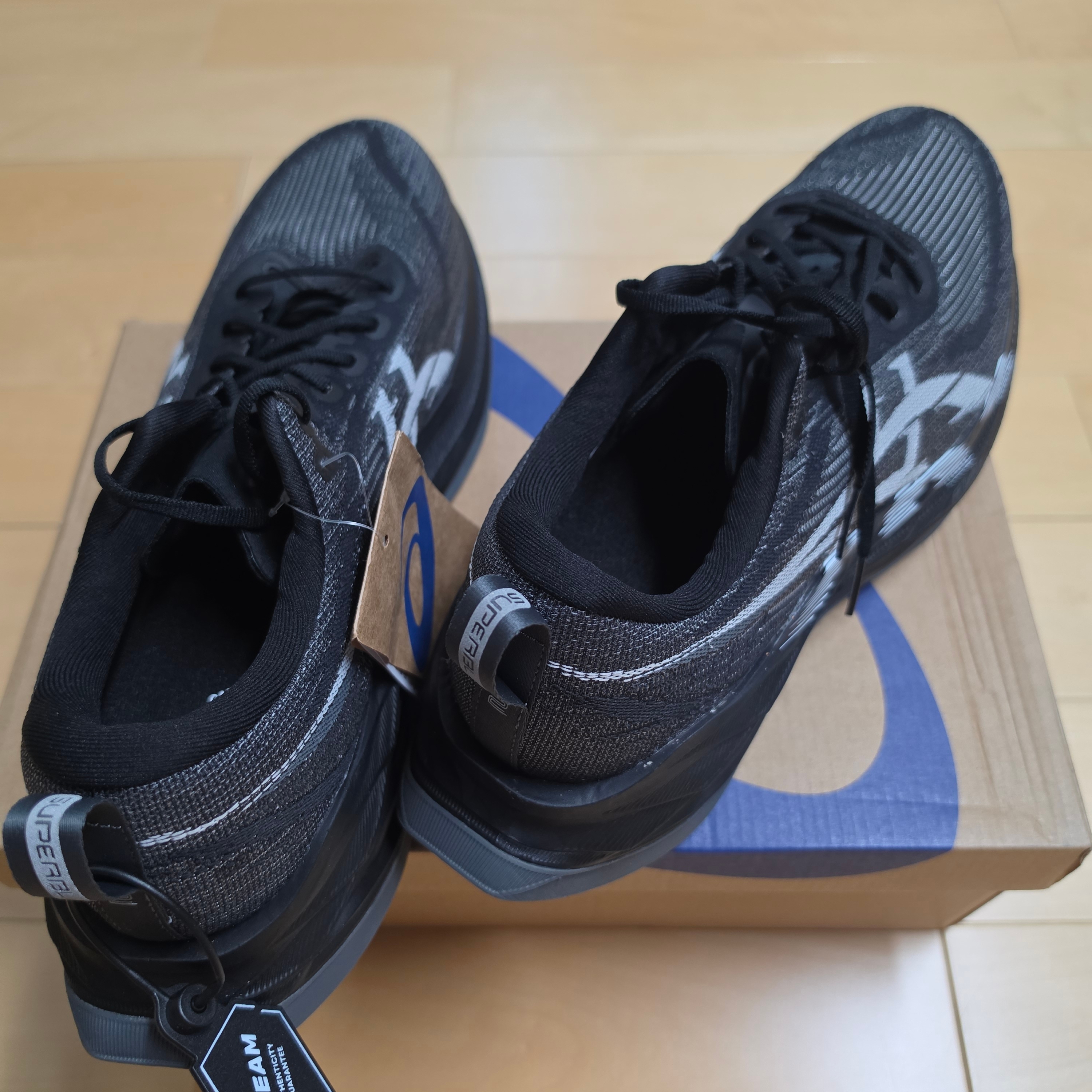 Asics Superblast 2 Black White 착용 스타일 - 4