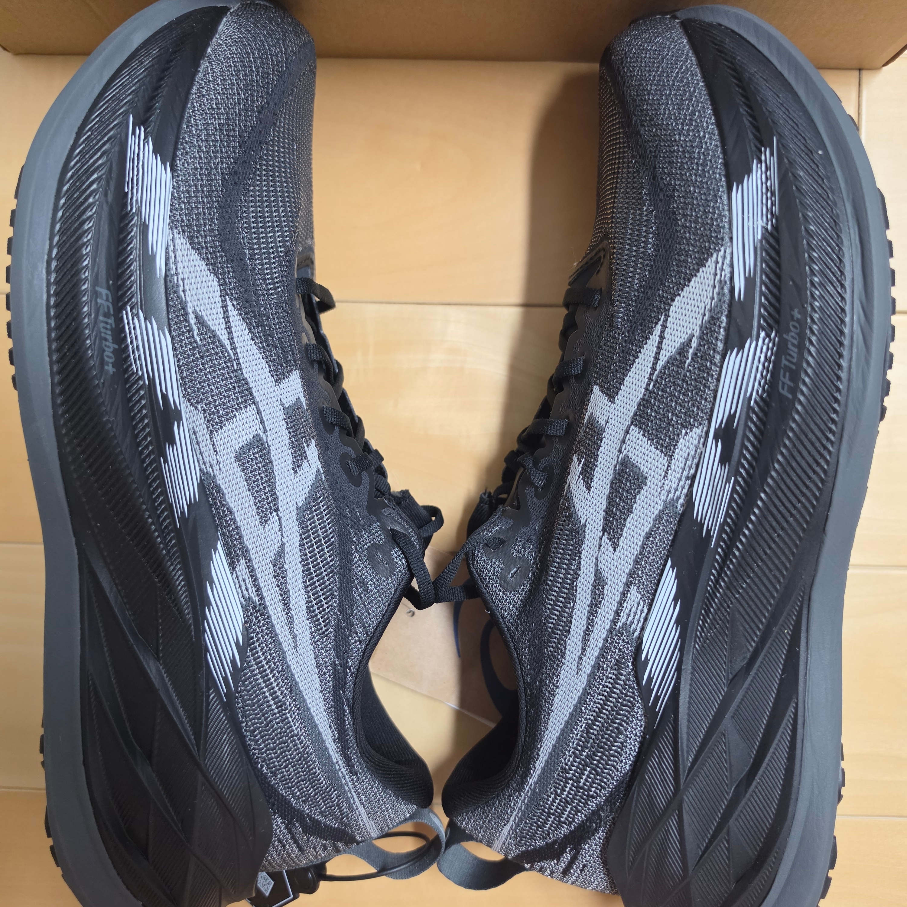 Asics Superblast 2 Black White 착용 스타일 - 7