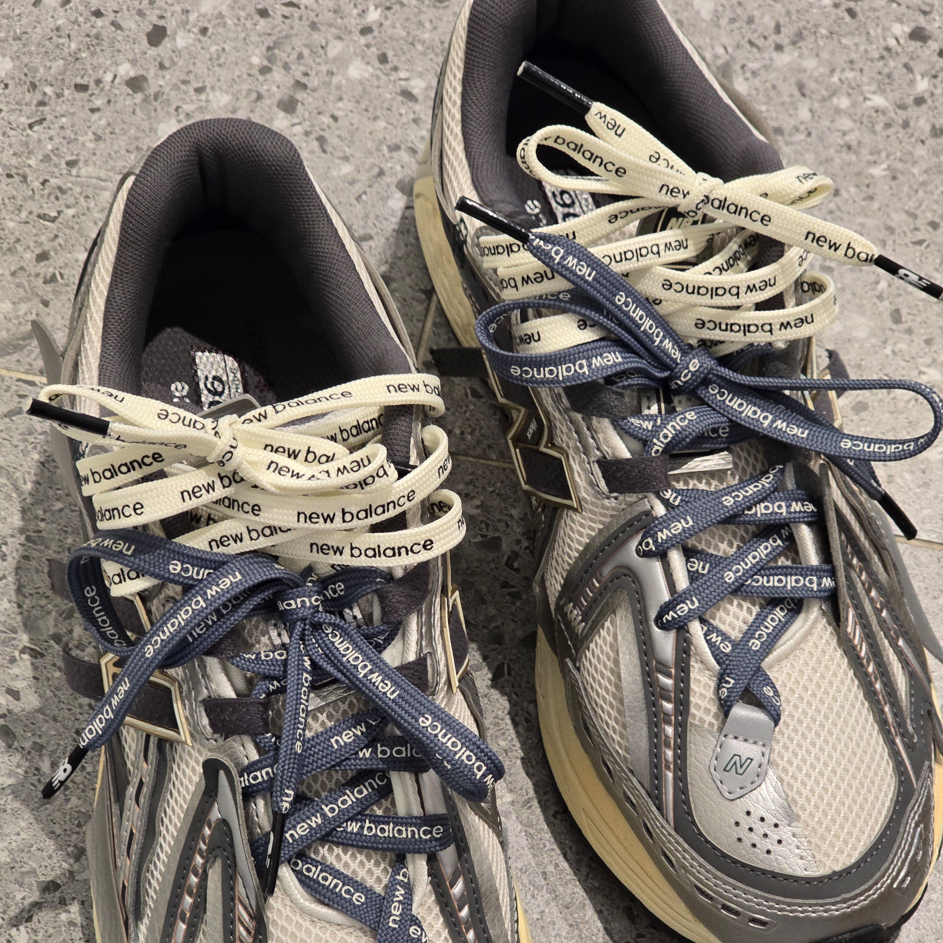 New Balance 1906A Silver Metallic Castlerock 착용 스타일 - 3