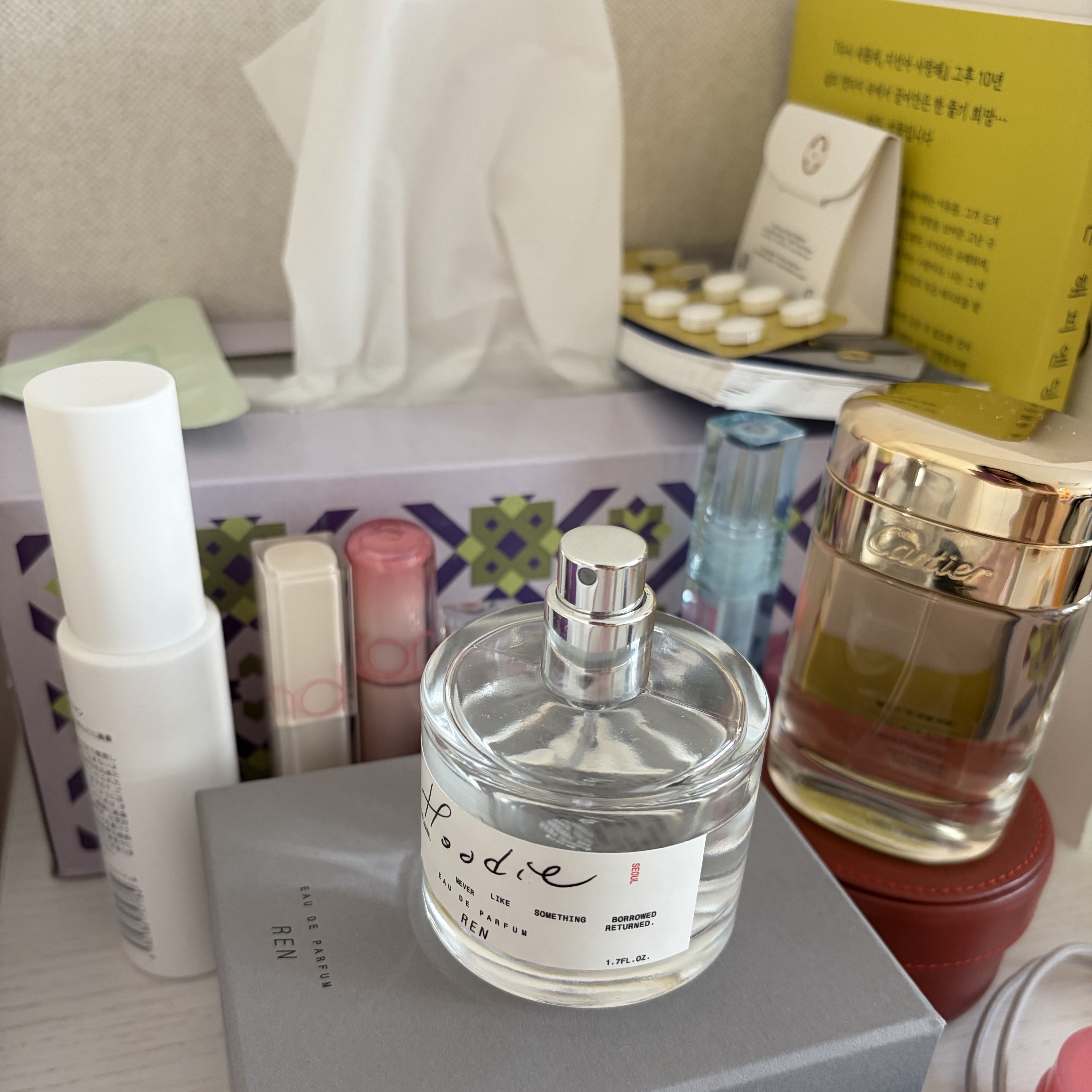Cartier Baiser Vole Eau De Parfum 30ml, [KREAM 단독] REN Hoodie Eau de Parfum 50ml 착용 스타일