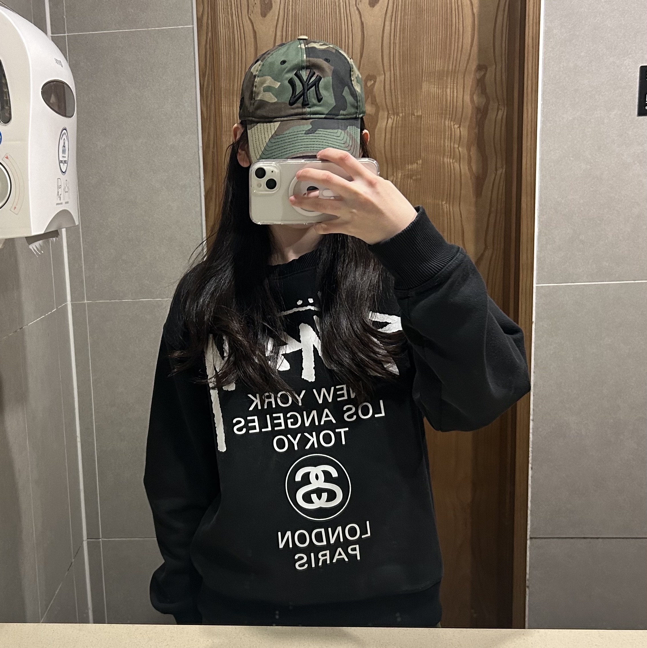 Stussy World Tour Crew Black 2023, New Era MLB New York Yankees Basic Unstructured Ball Cap Woodland Camo 착용 스타일 - 1