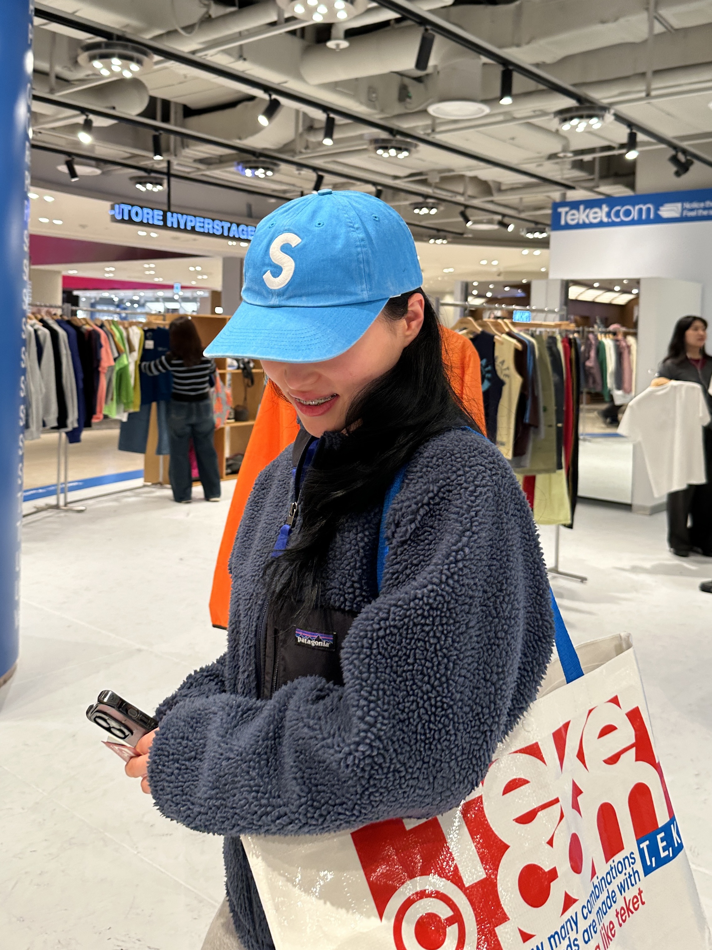 Patagonia Classic Retro-X Jacket New Navy, Supreme Pigment Coated S Logo 6-Panel Bright Blue - 25SS 착용 스타일 - 2