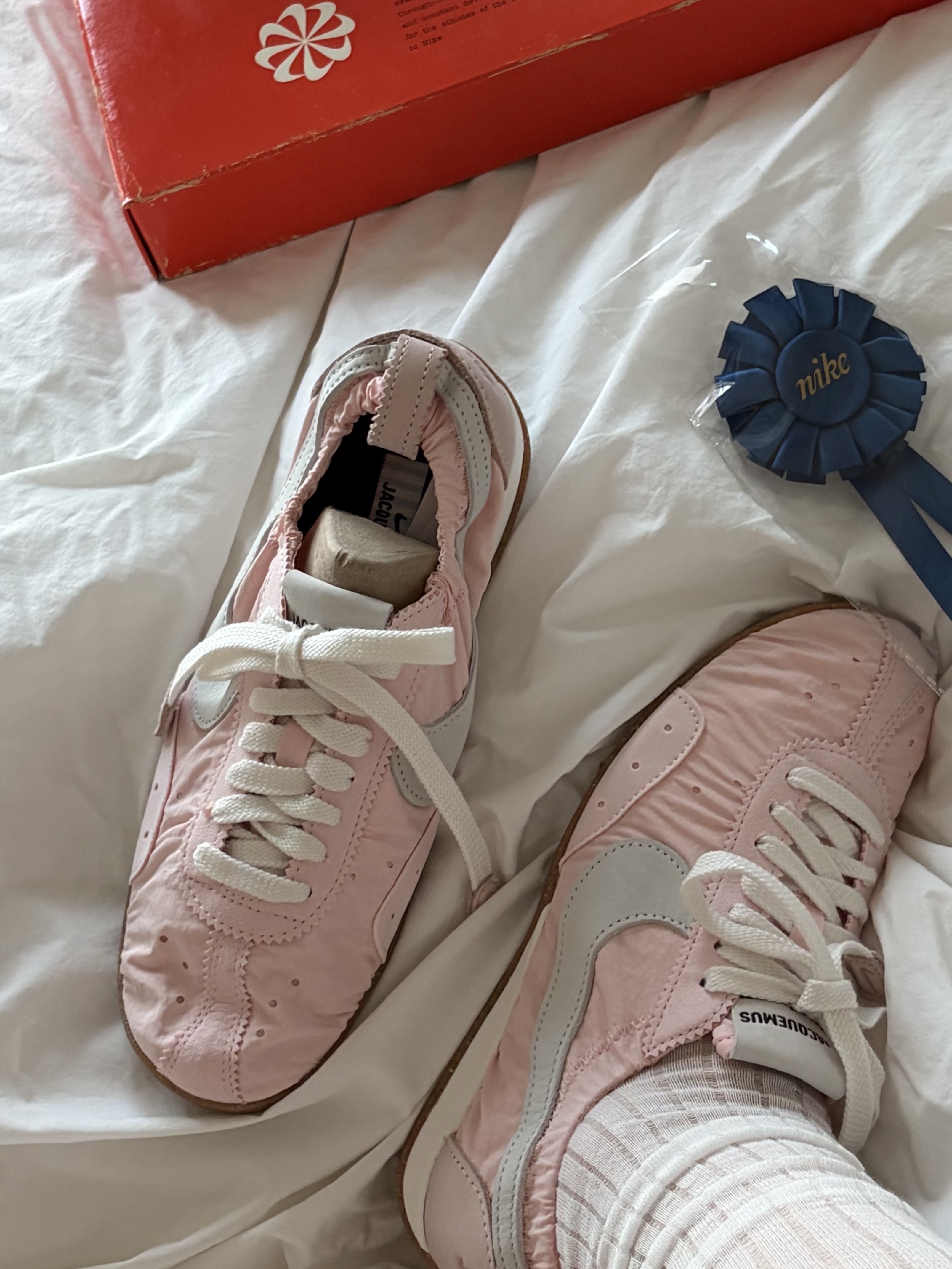 Nike x Jacquemus Moon Shoe SP Aluminum Pink Sail 착용 스타일
