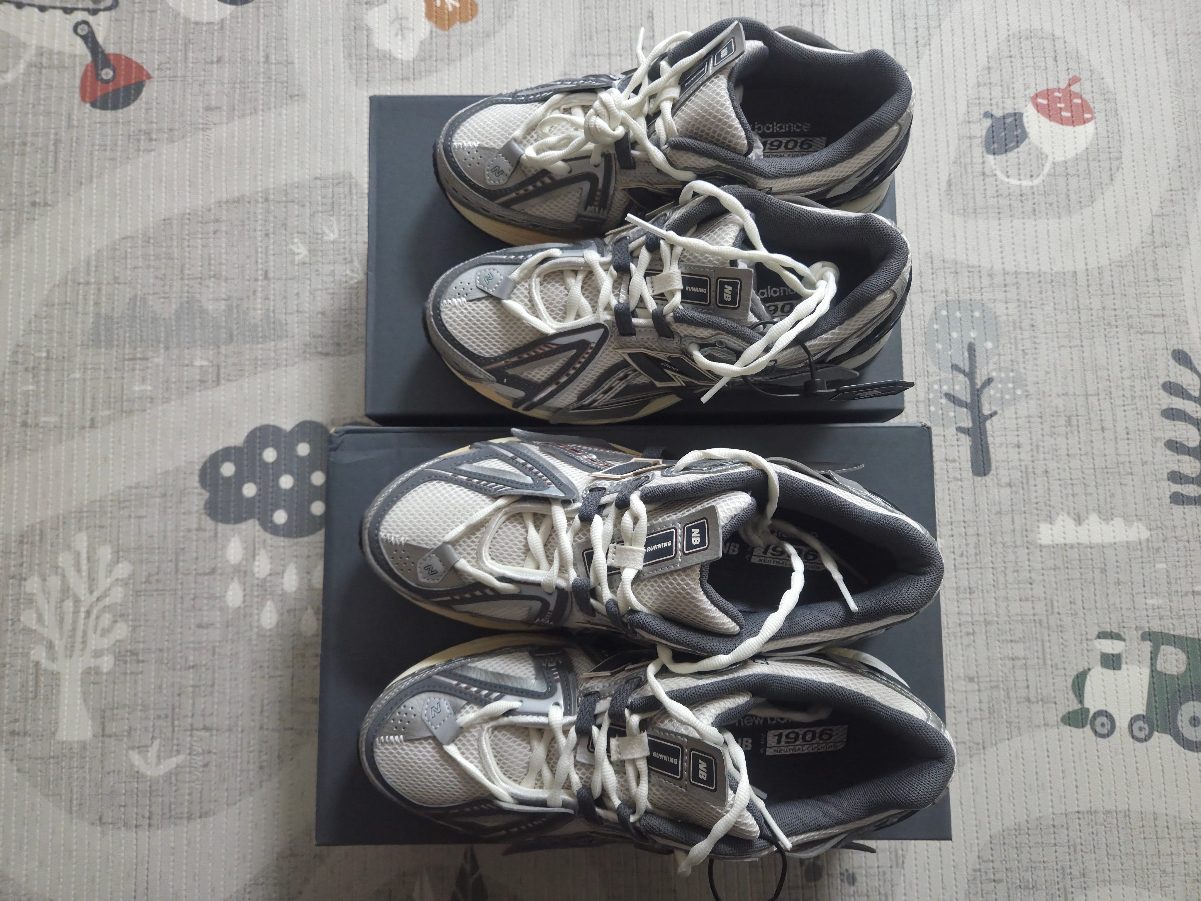 New Balance 1906A Silver Metallic Castlerock 착용 스타일 - 2