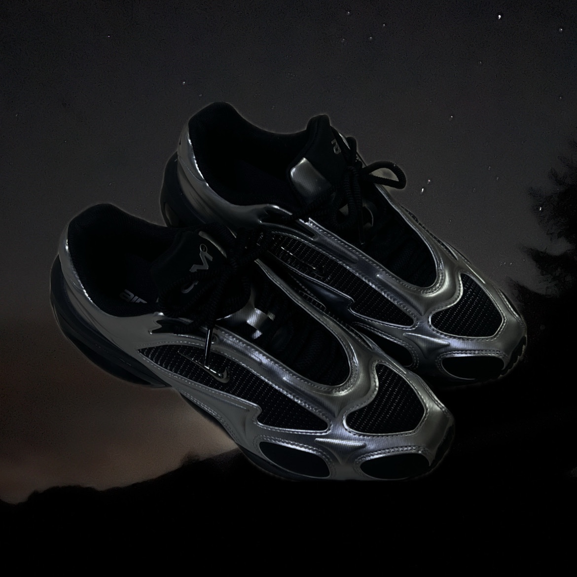 (W) Nike Air Max Muse Black and Metallic Silver 착용 스타일