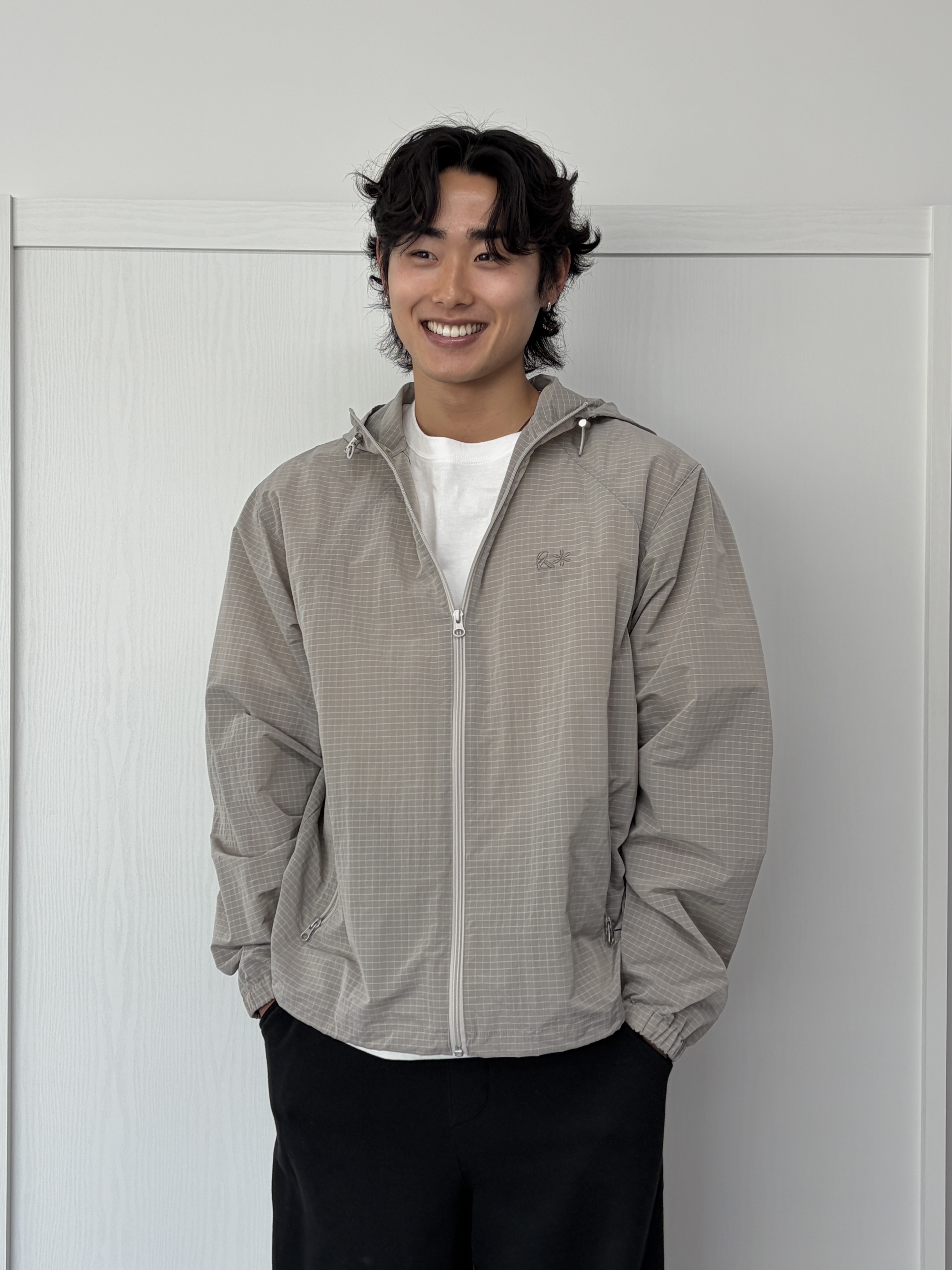 Riomeu Unbal Curved Line Windbreaker Jacket Gray 착용 스타일 - 4