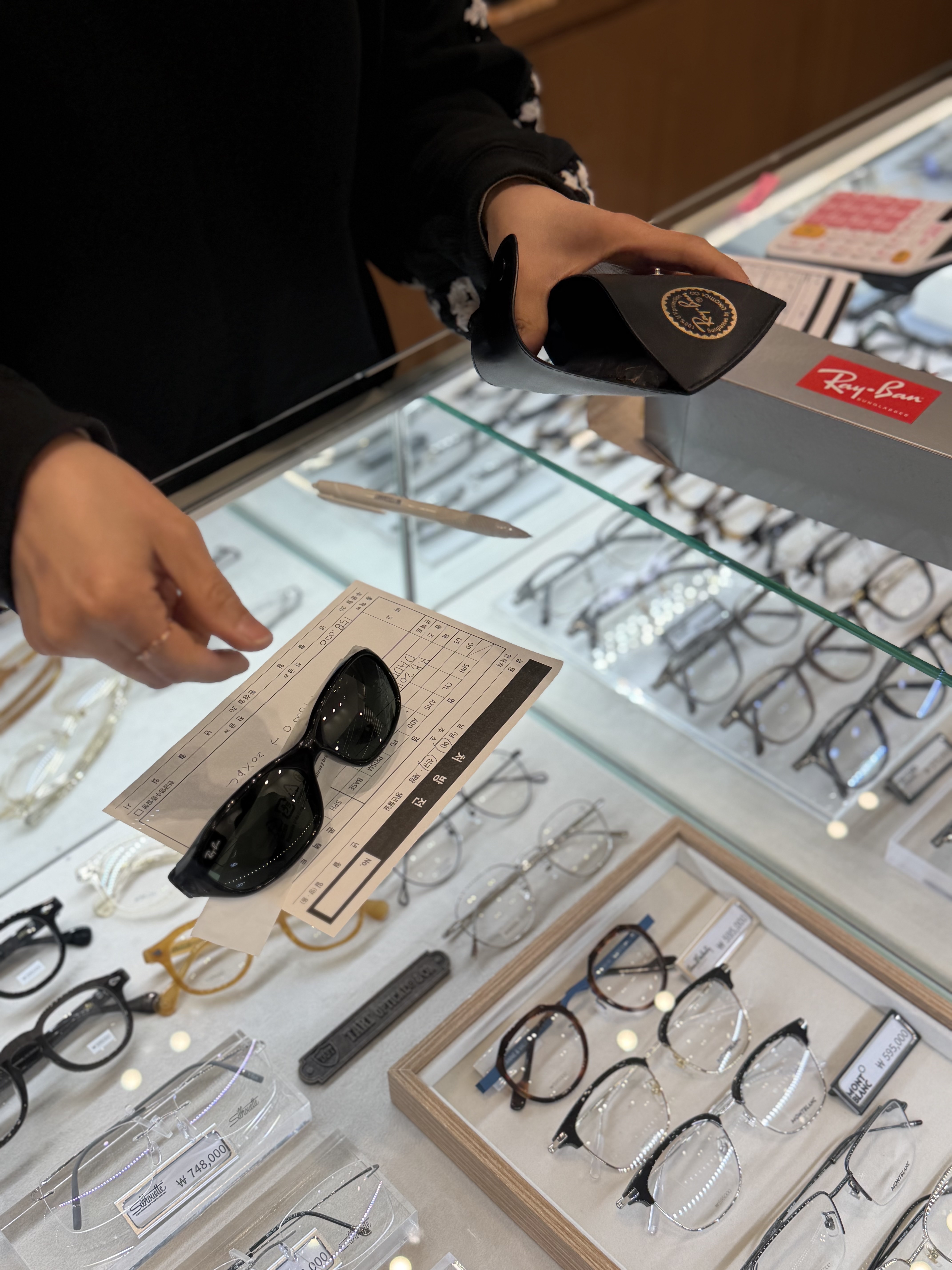 Oakley Valve Polished Black Frame Black Iridium Lenses High Bridge Fit, Project G/R Happiness Zip Hoodie Navy 착용 스타일 - 6