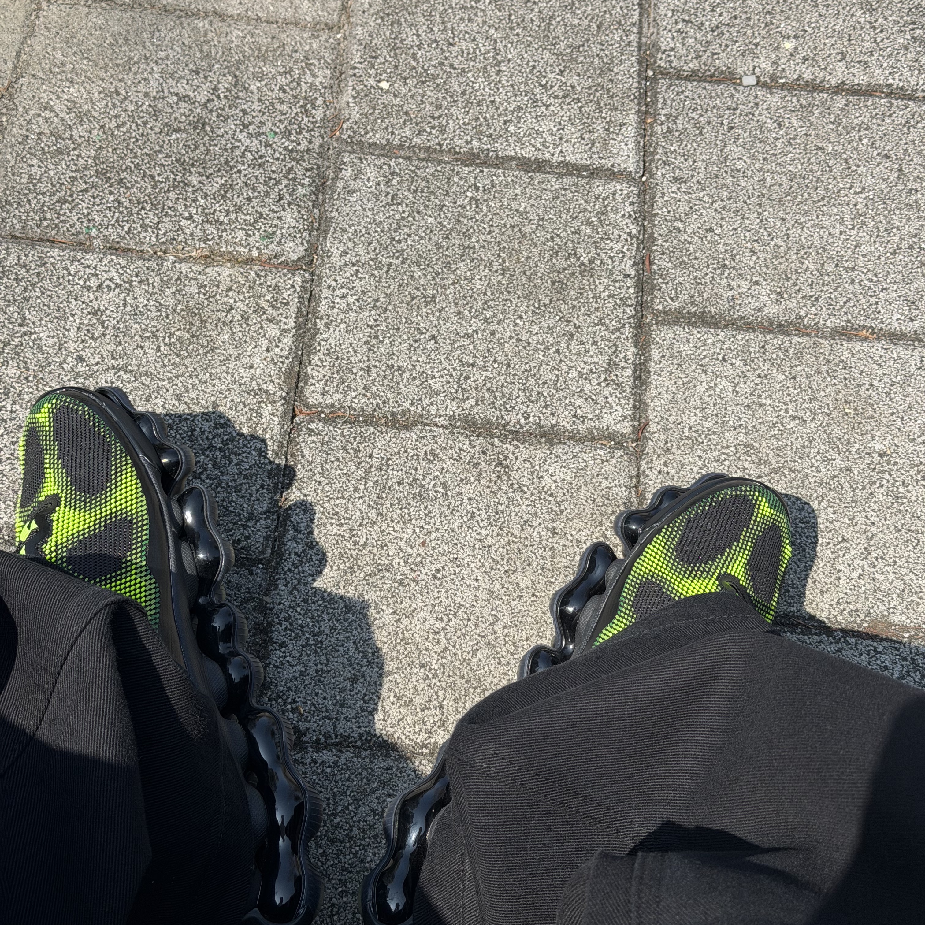 Nike Air Liquid Max Radiant Green and Green Apple 착용 스타일 - 1