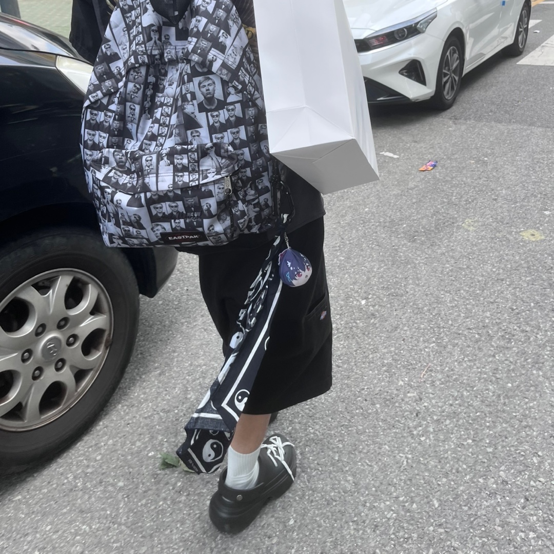 Crocs Stomp Clog Black 착용 스타일 - 1