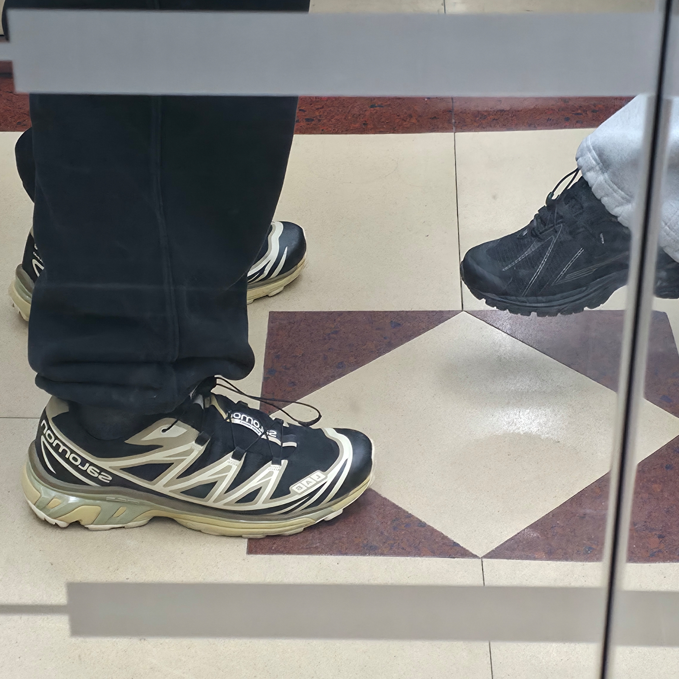 Salomon x END. XT-6 Dark Truffle, New Balance 1906R Black Dark Silver Metalic 착용 스타일