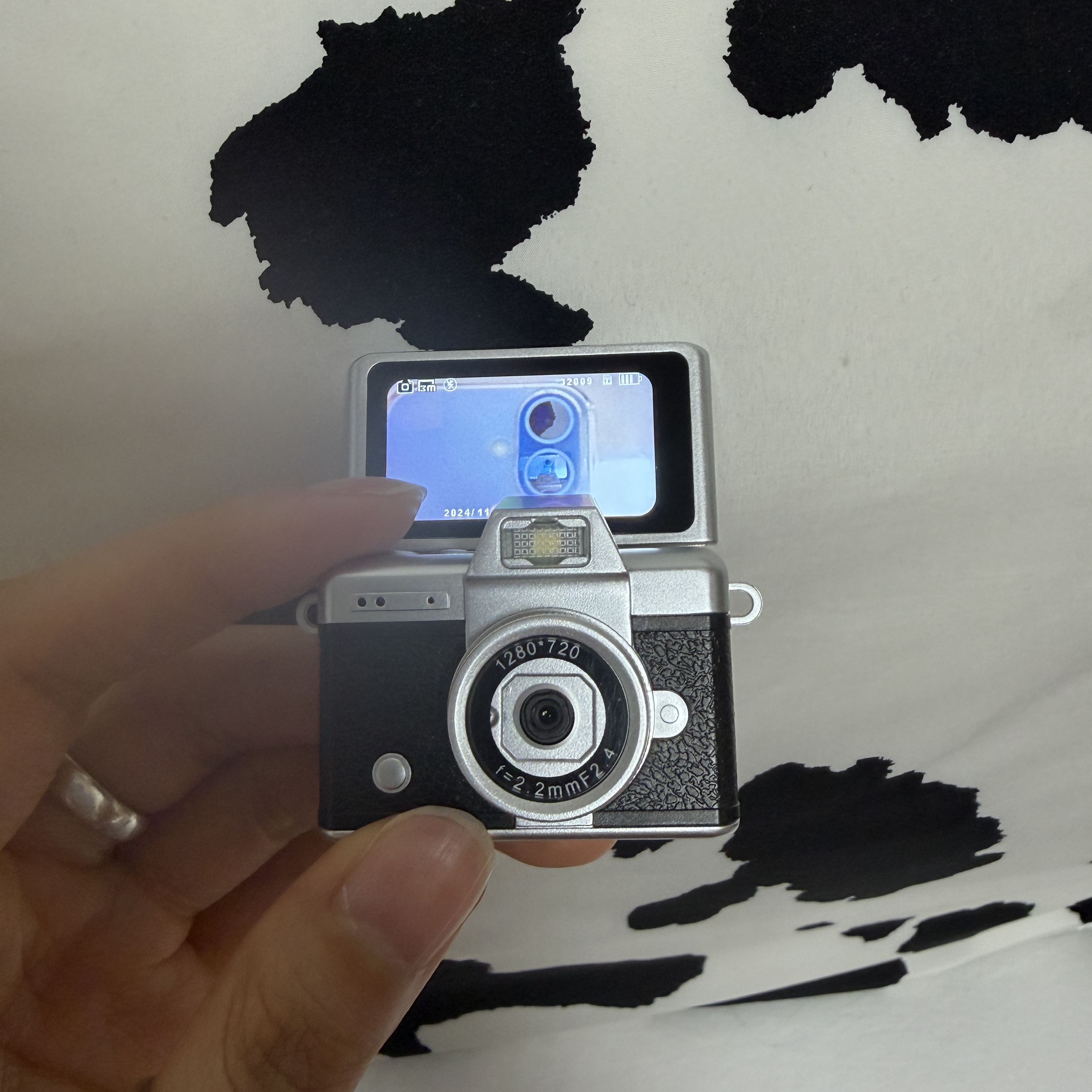 BOOIE Folding Keyring Camera 착용 스타일