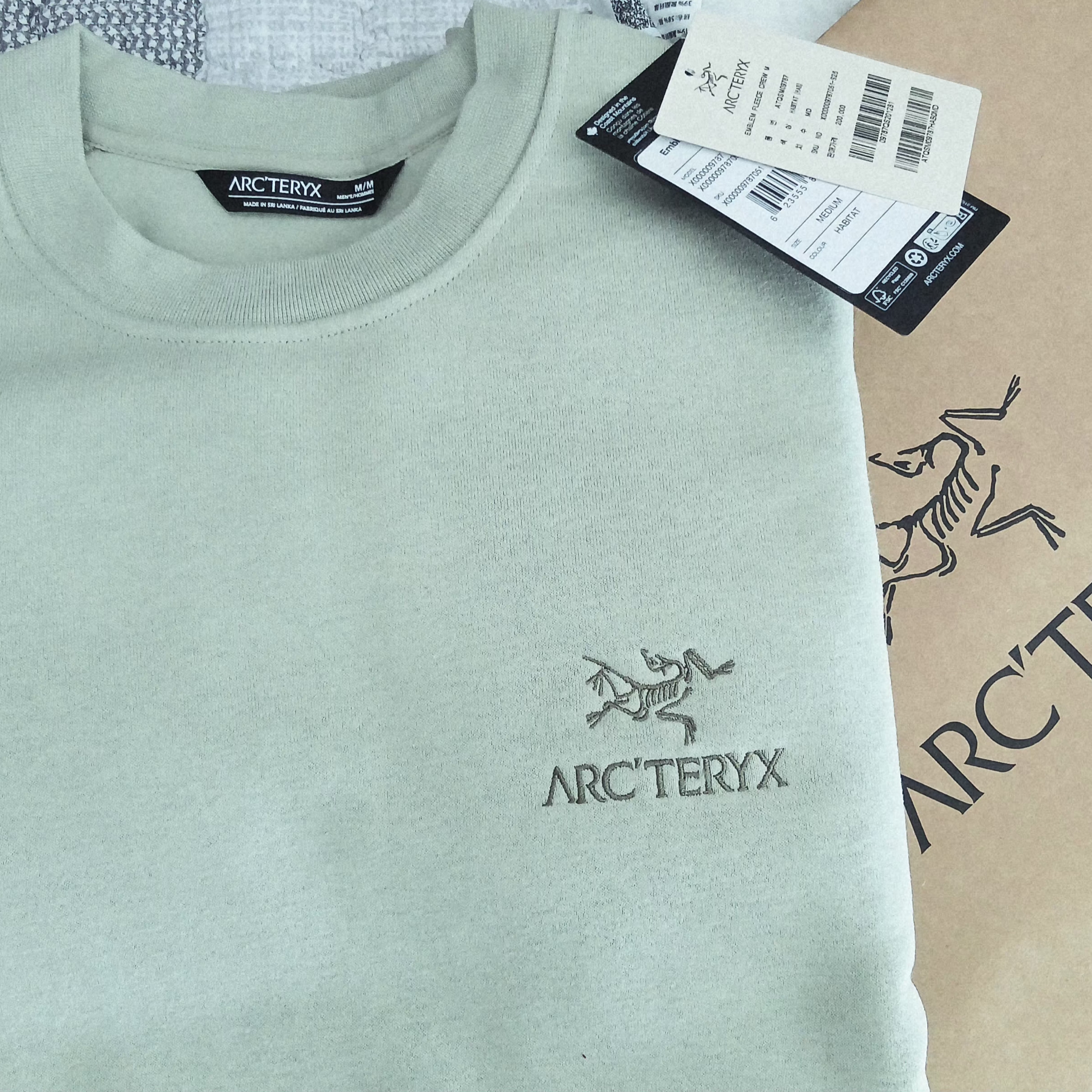 Arc'teryx Emblem Fleece Crew Neck Pullover  Habitat 착용 스타일 - 3
