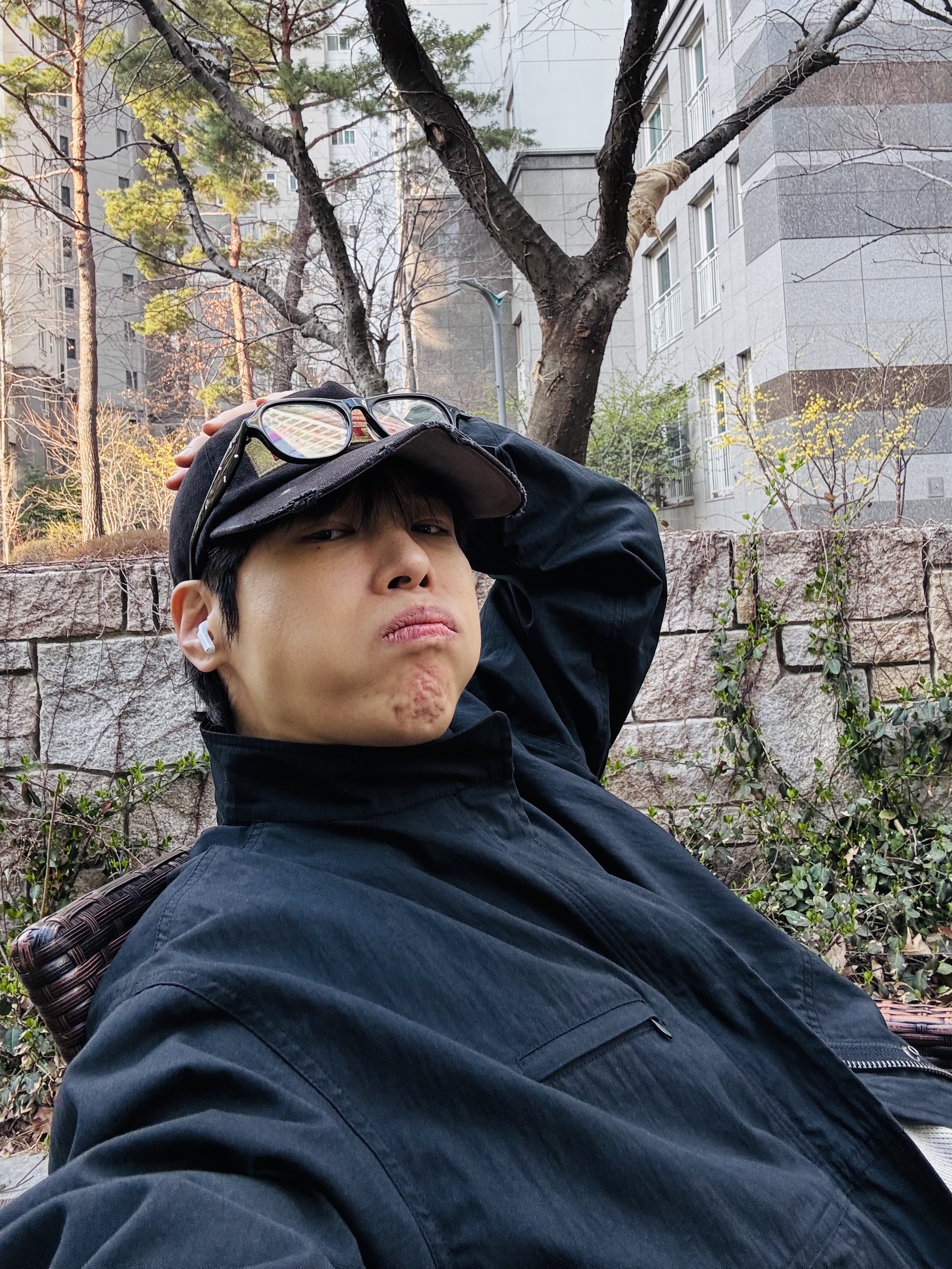 Gentle Monster x Maison Margiela MM113 Black Clear 착용 스타일 - 1