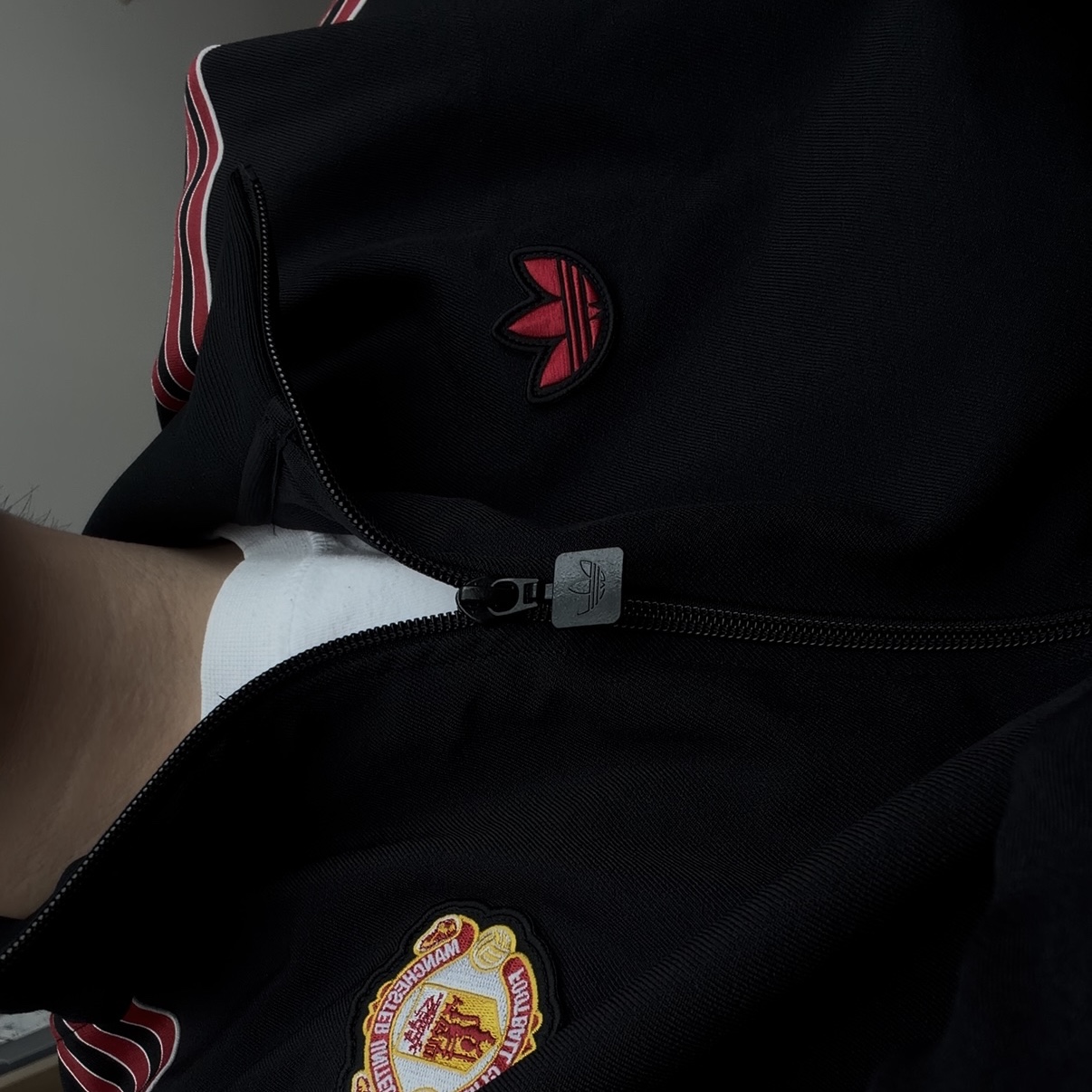 Adidas Manchester United Terrace Icon Track Top Black - KR Sizing 착용 스타일 - 1