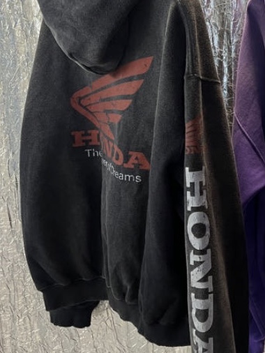 Honda Crop Original Wing logo Hoodie Zip-up Black, Honda Original Wing logo Hoodie Zip-up Black 착용 스타일 - 1