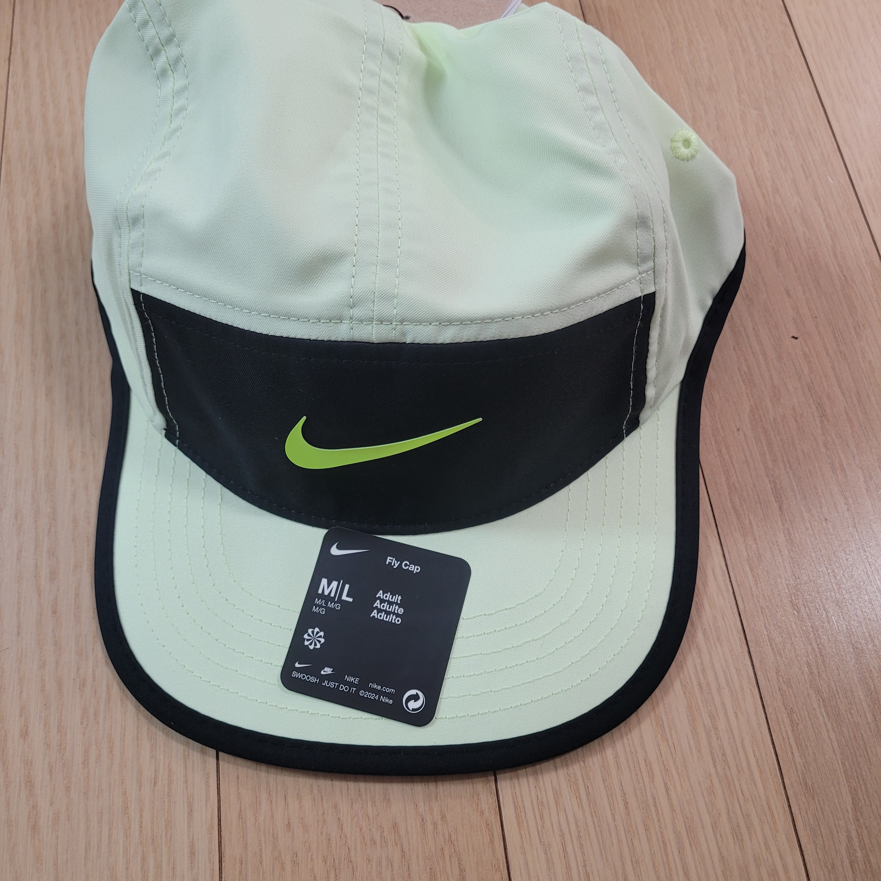 Nike Dri-Fit Fly Unstructured Swoosh Cap Barely Volt Black 착용 스타일