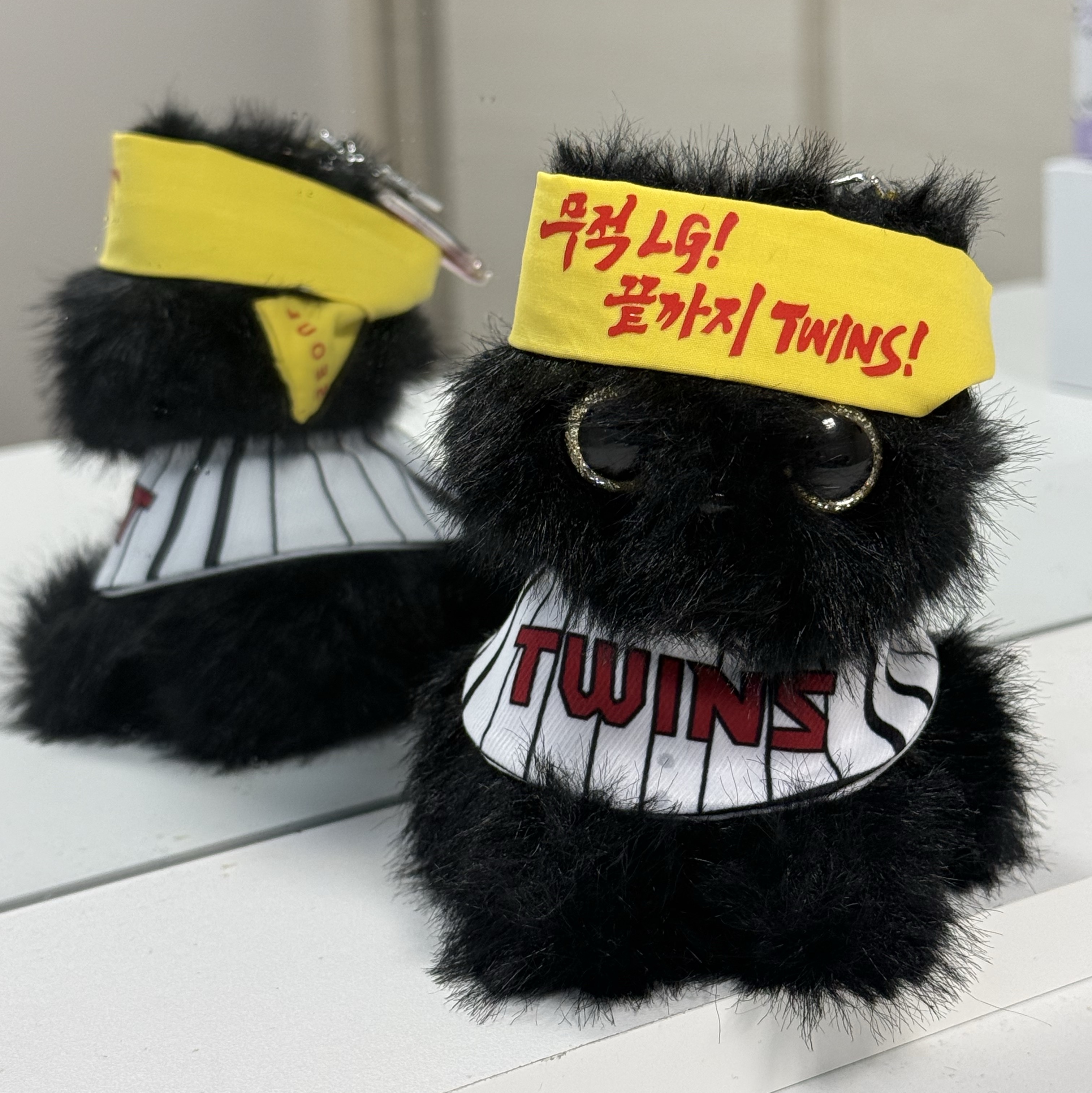 LG Twins X Bloomingtale Home-niform Nero Keychain 착용 스타일 - 1
