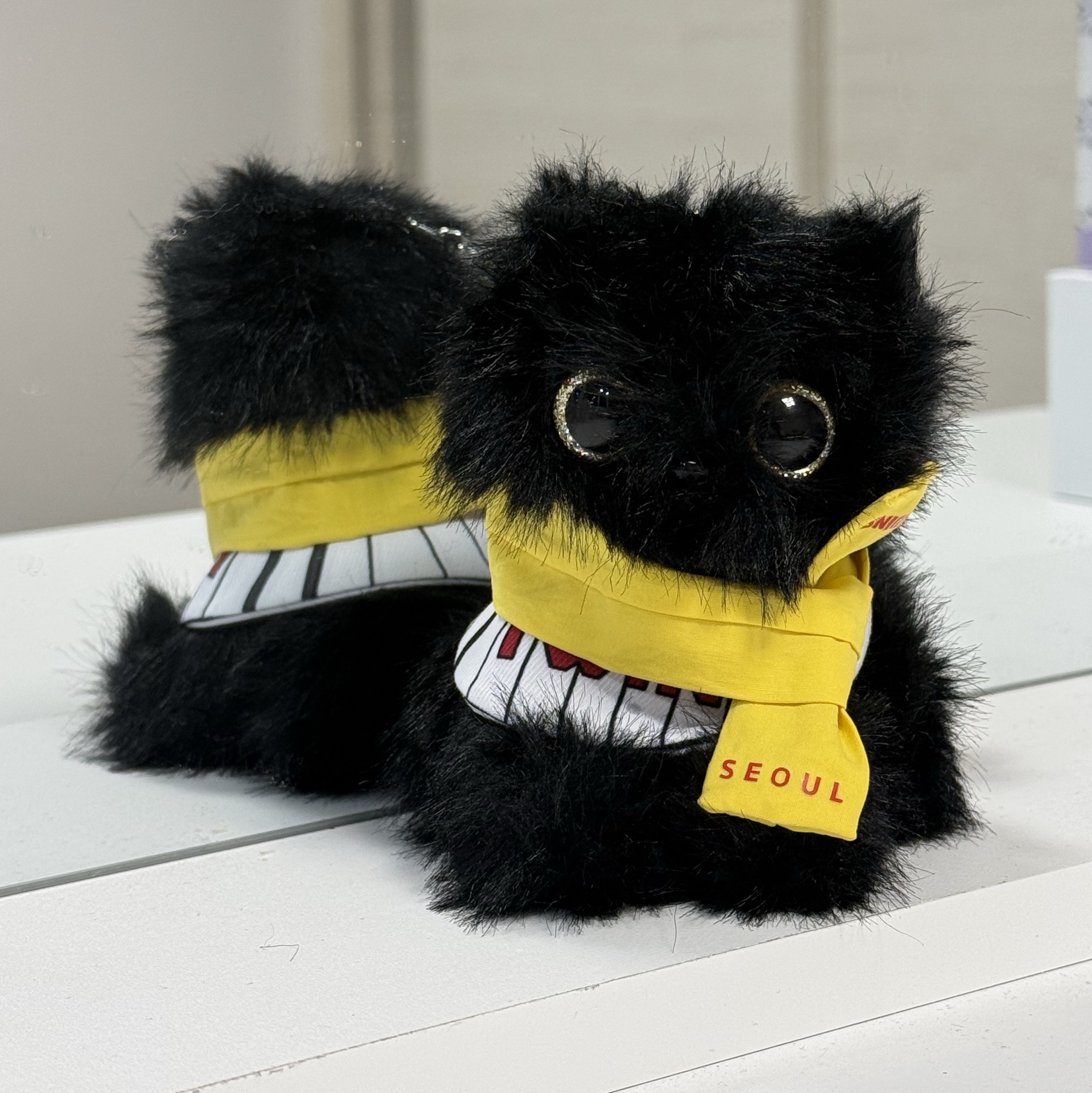 LG Twins X Bloomingtale Home-niform Nero Keychain 착용 스타일 - 2