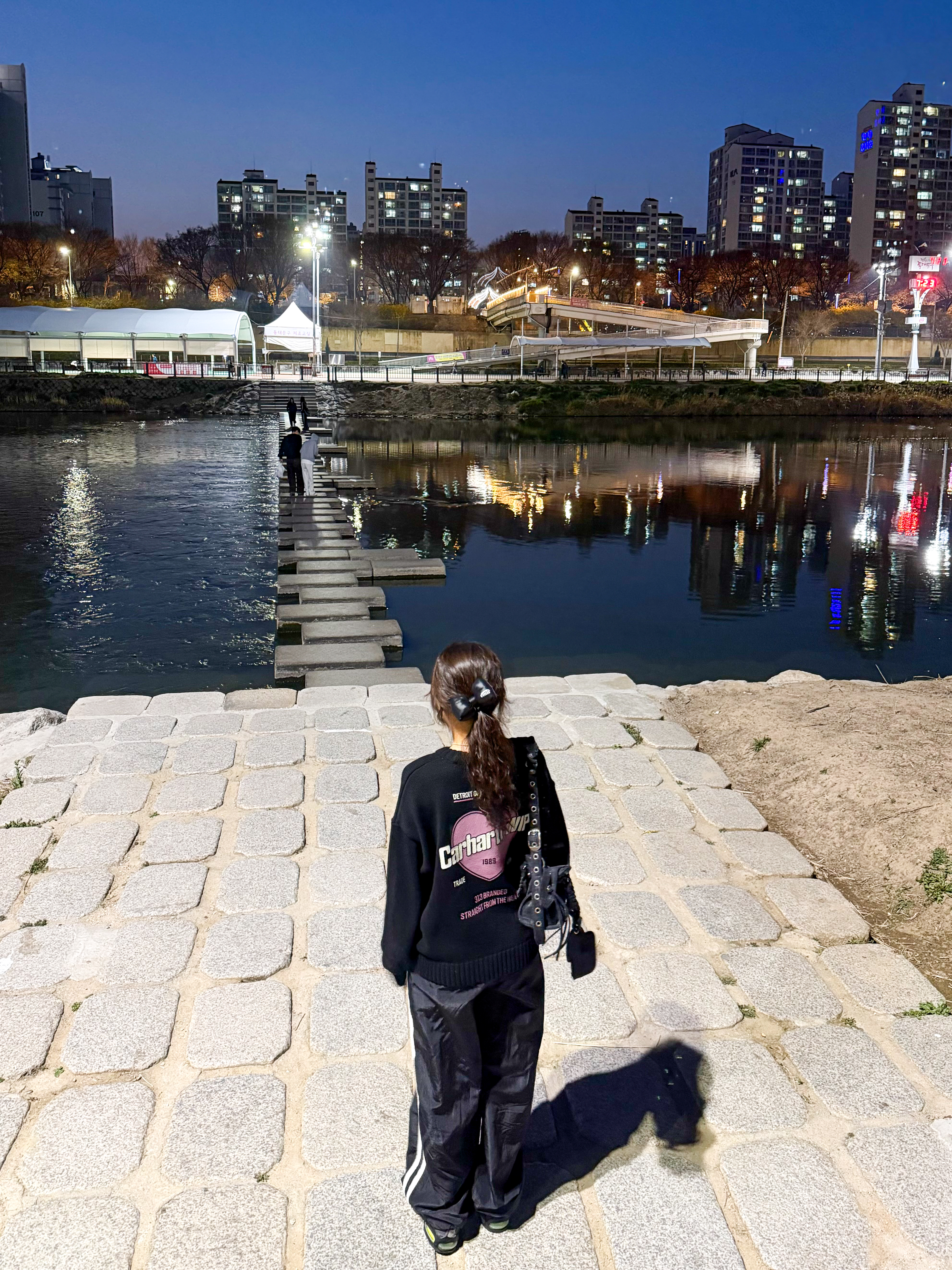 Oakley Valve Polished Black Frame Black Iridium Lenses High Bridge Fit, Project G/R Happiness Zip Hoodie Navy 착용 스타일 - 9