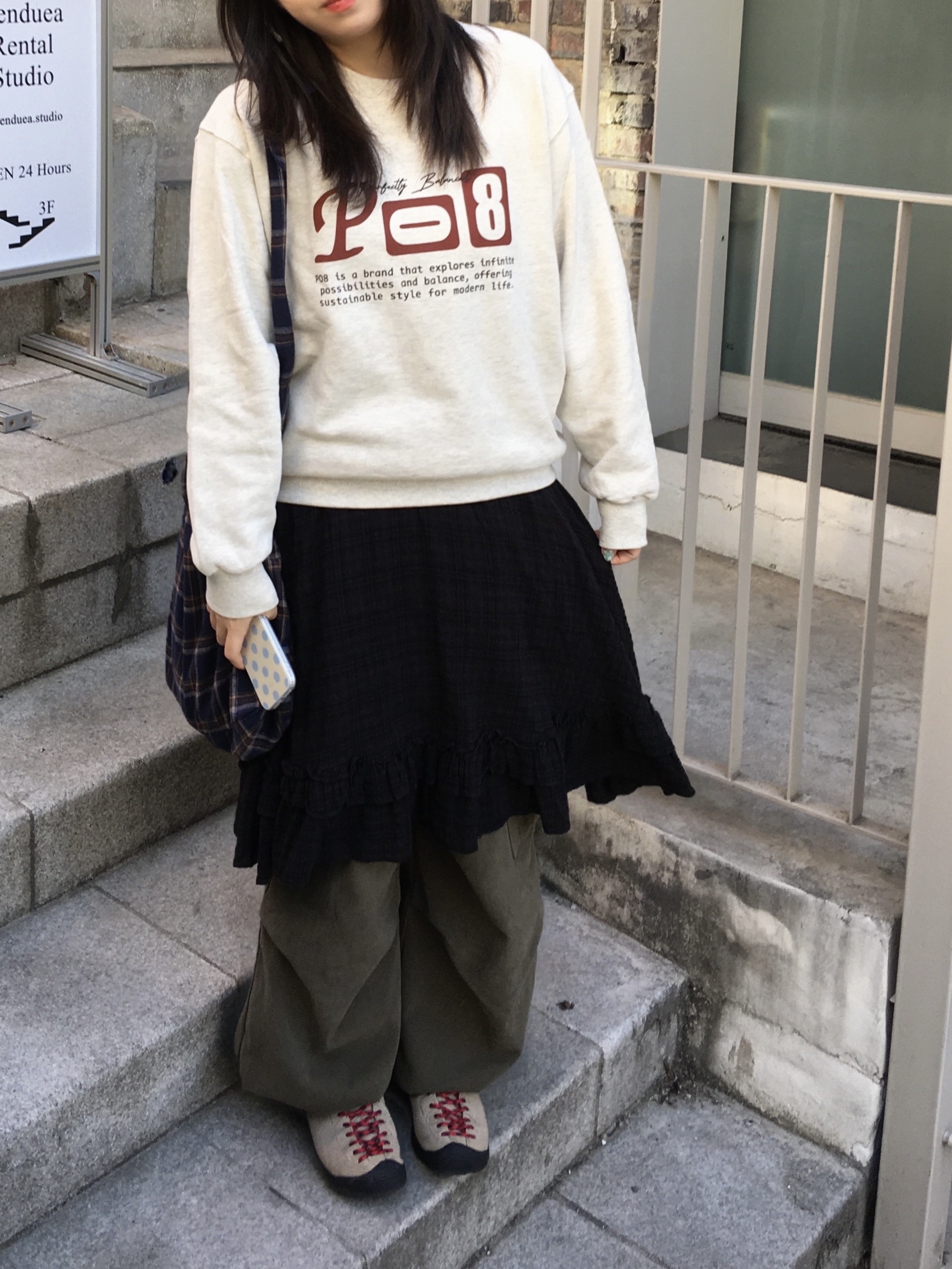 Keen Jasper Suede Sneakers Silver Mink 착용 스타일
