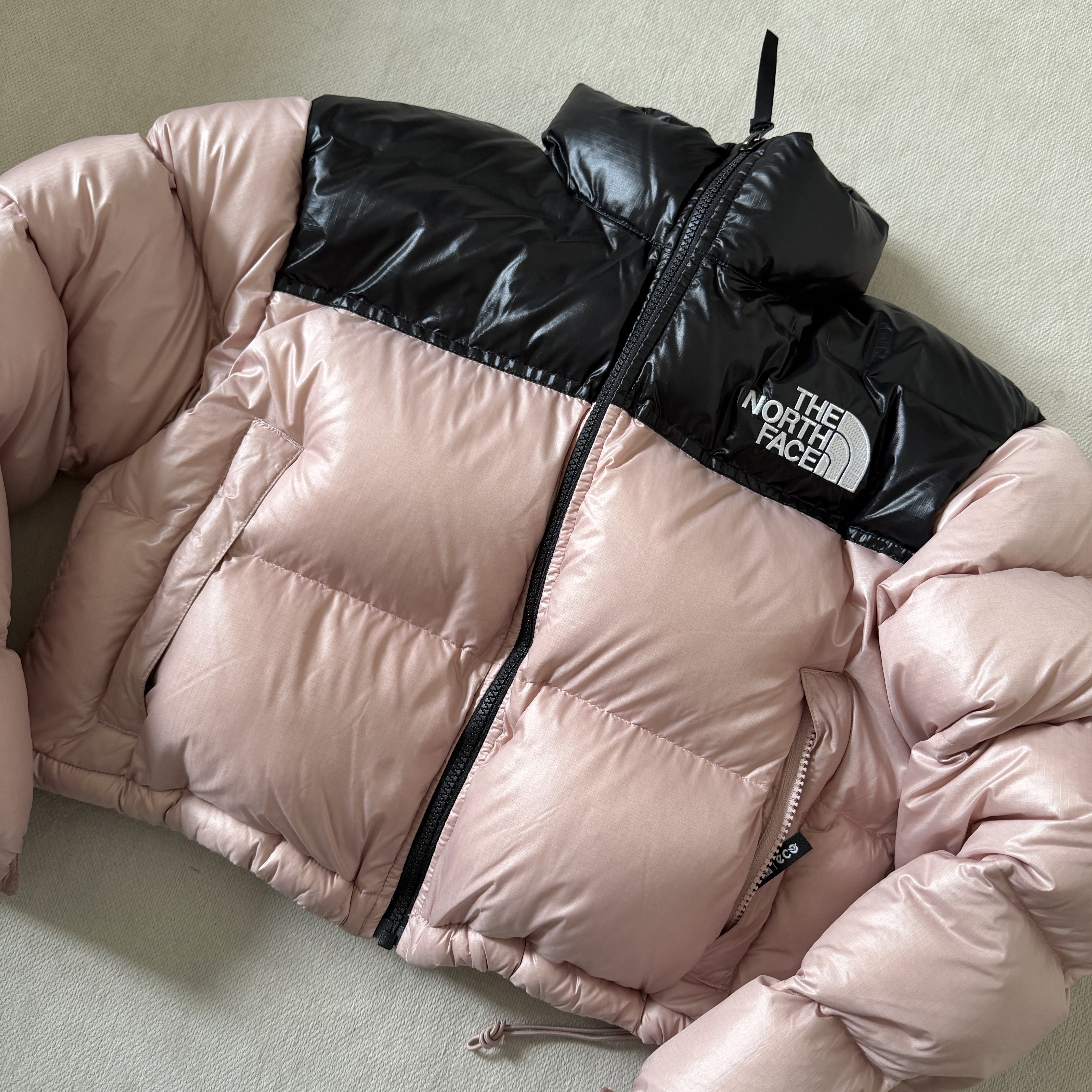 (W) The North Face Nuptse Short Jacket Pastel Pink 착용 스타일