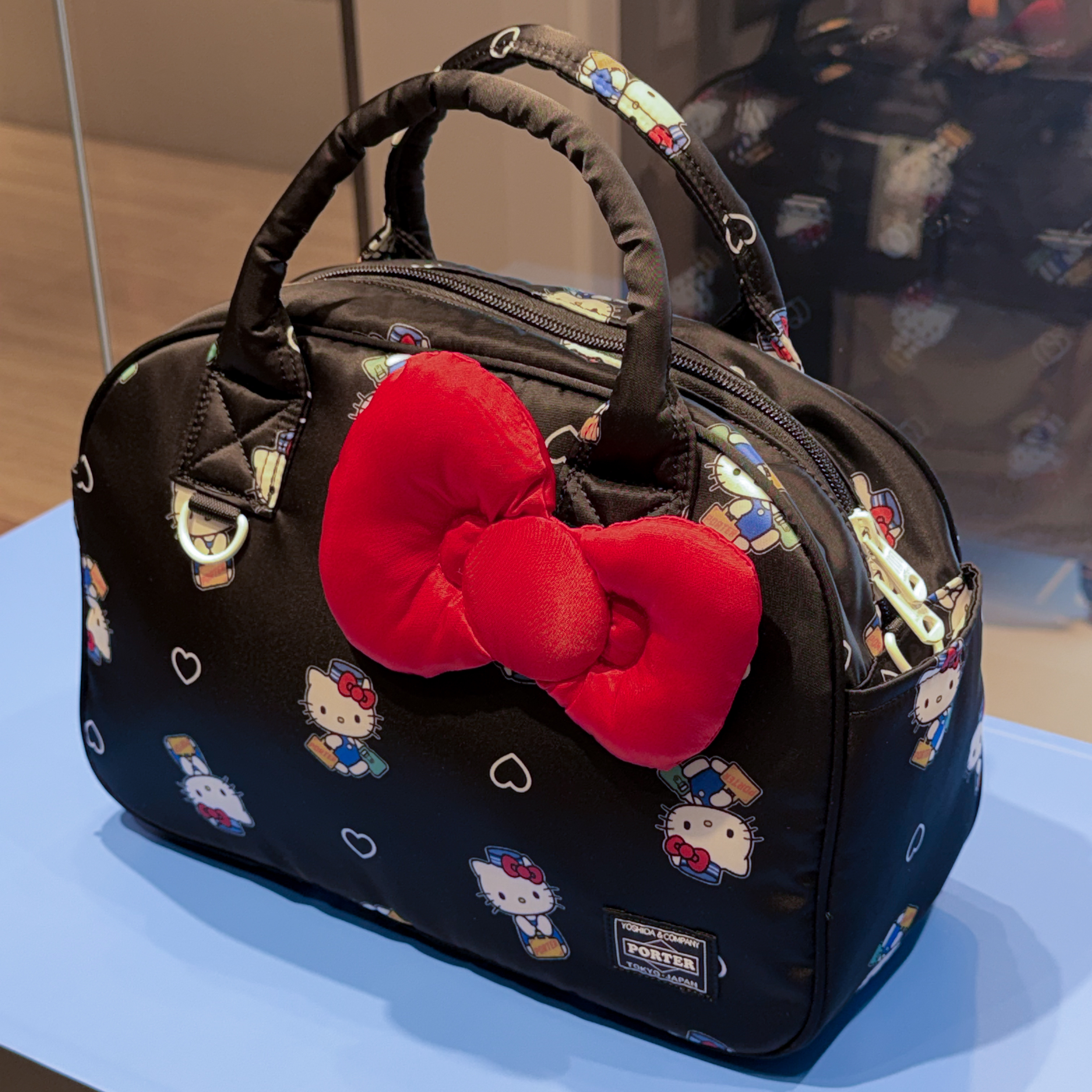 Porter x Hello Kitty 2-Way Duffle Bag Black 착용 스타일