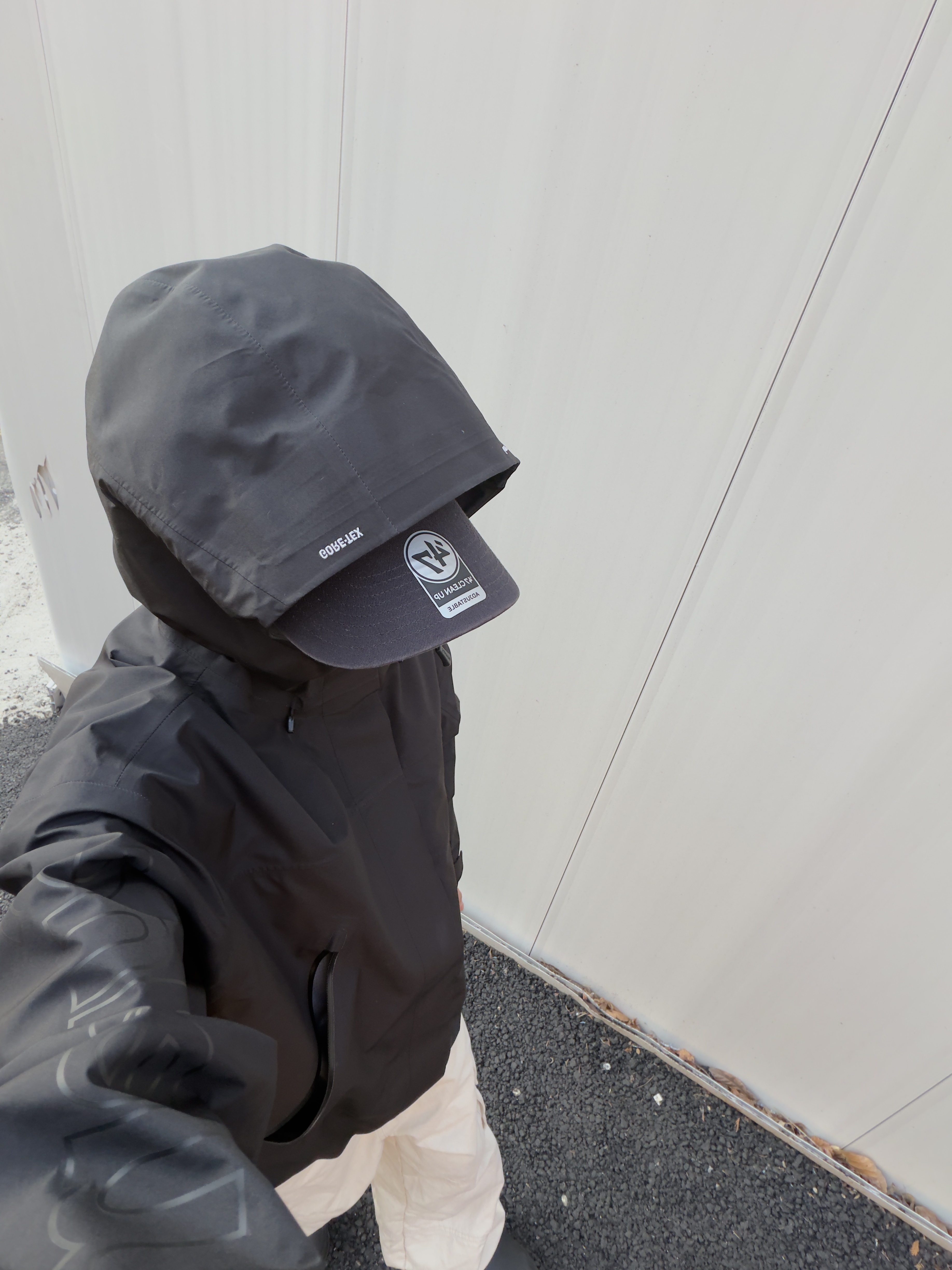 Supreme Gore-Tex Ghostface Shell Jacket Black - 26SS, Supreme Gore-Tex Ghostface Shell Jacket Red - 26SS 착용 스타일 - 3